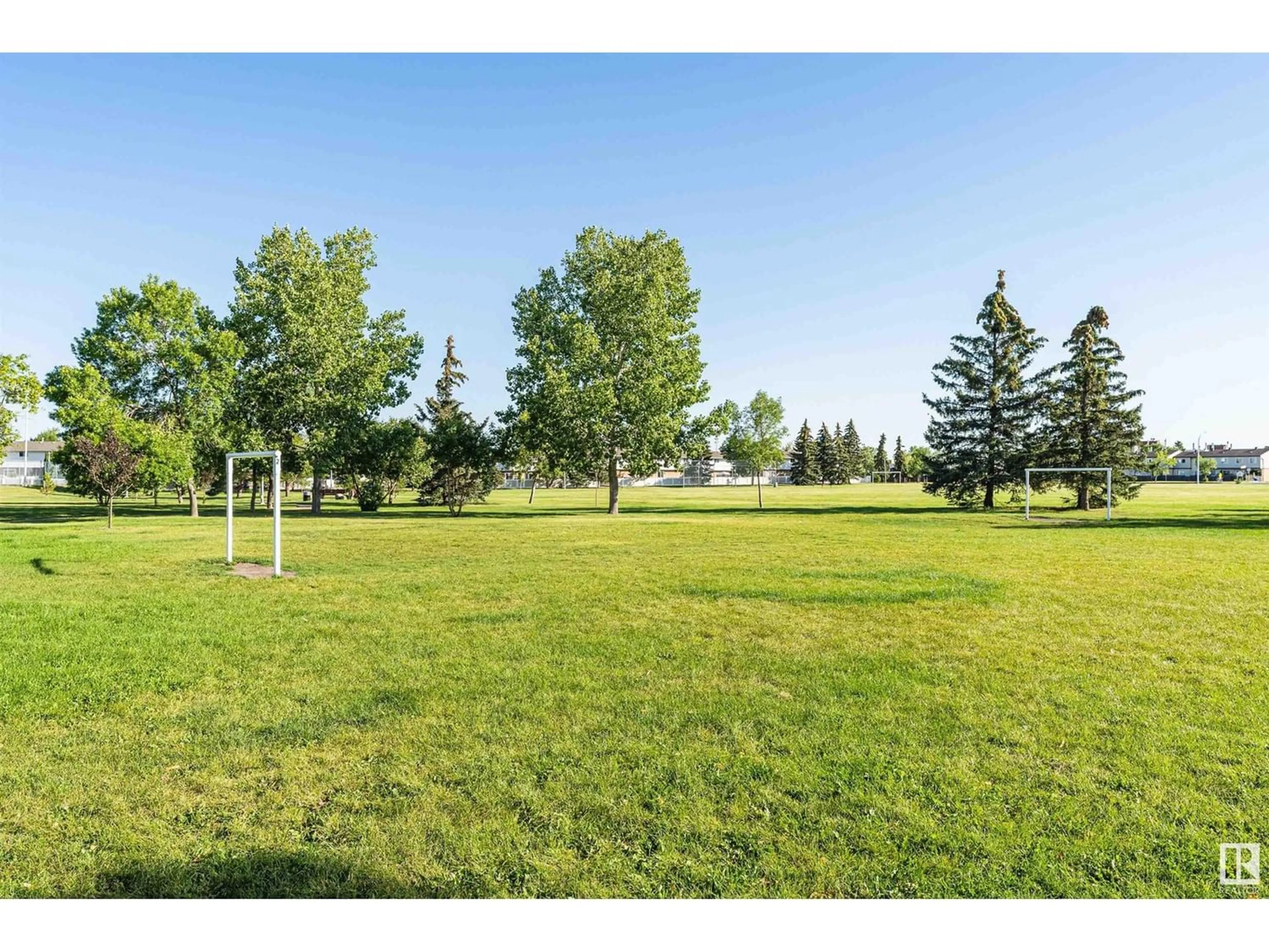 Fenced yard for 661 MILLBOURNE RD E NW, Edmonton Alberta T6K3N3