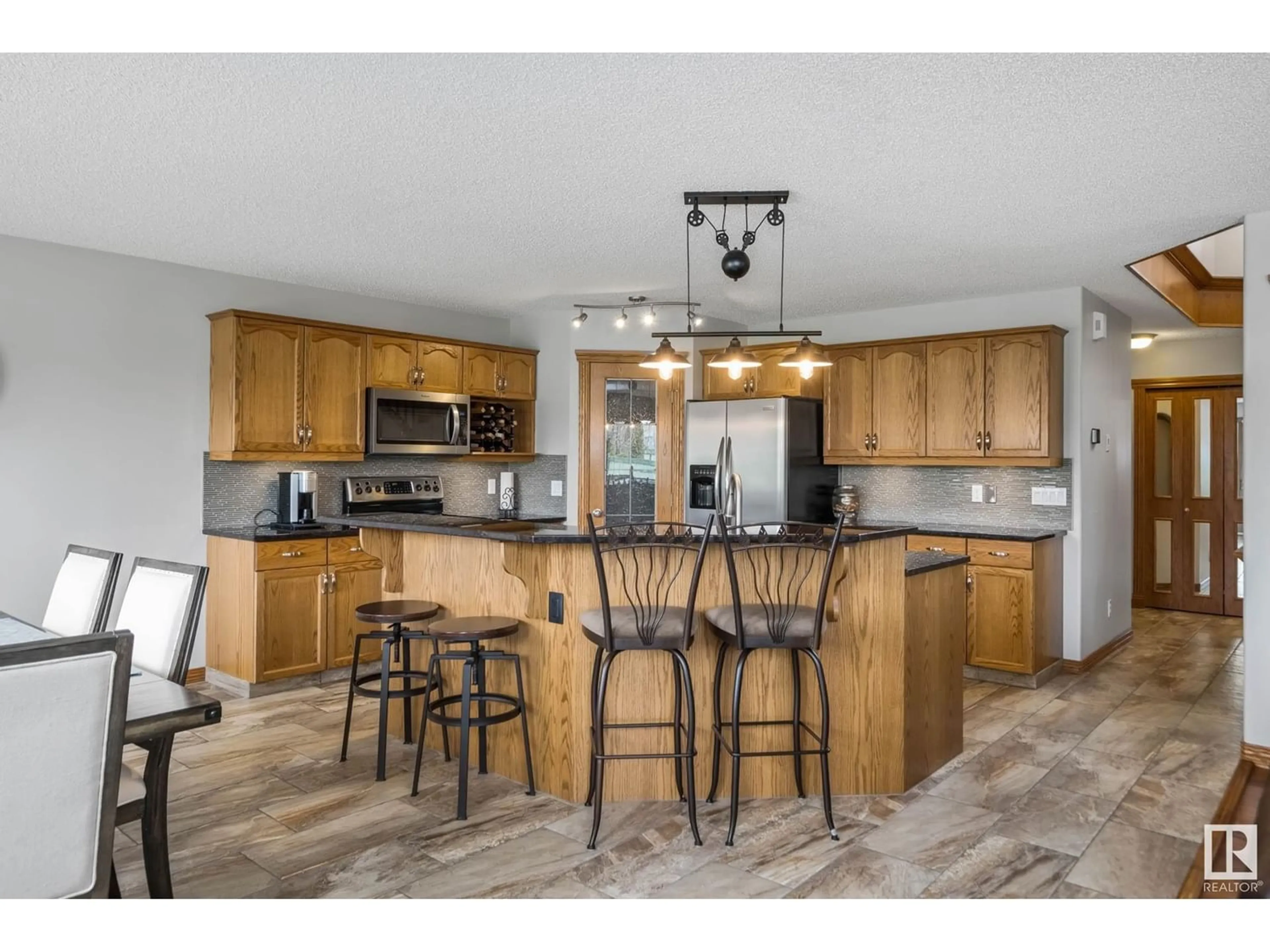 Contemporary kitchen for 1531 PALMER CL NW, Edmonton Alberta T5T6W3