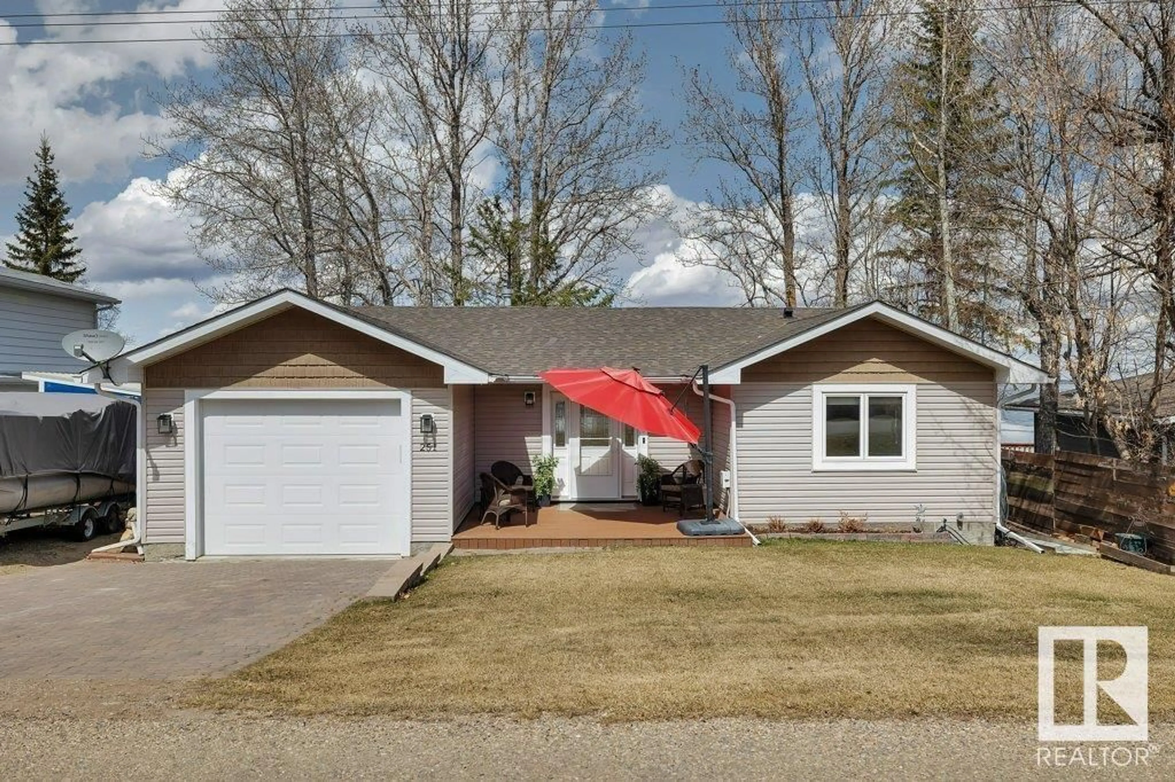 Cottage for 251 Lakeshore Dr, Rural Wetaskiwin County Alberta T0C2V0