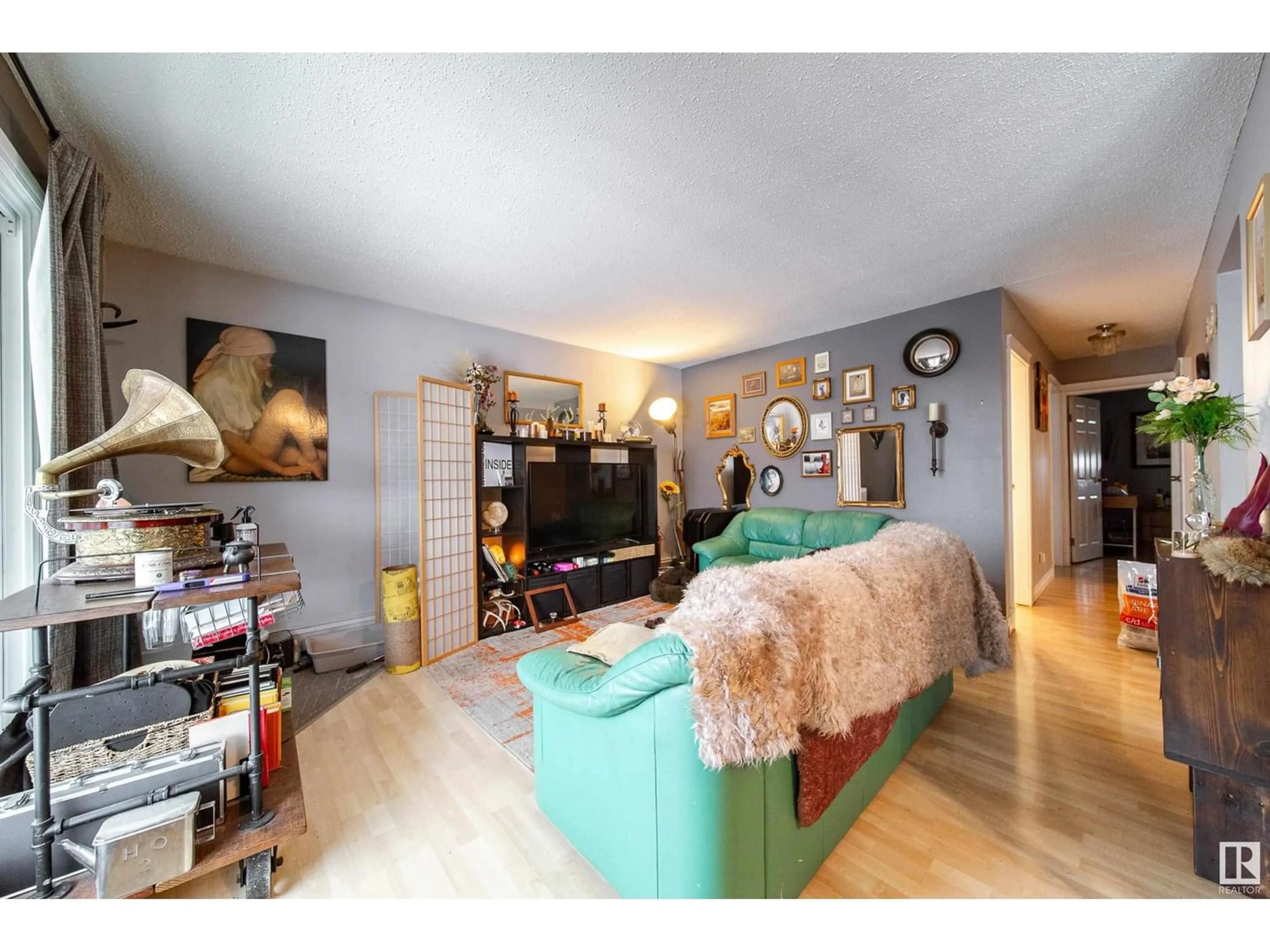 Living room for #6 7404 38 AV NW, Edmonton Alberta T6K2P8