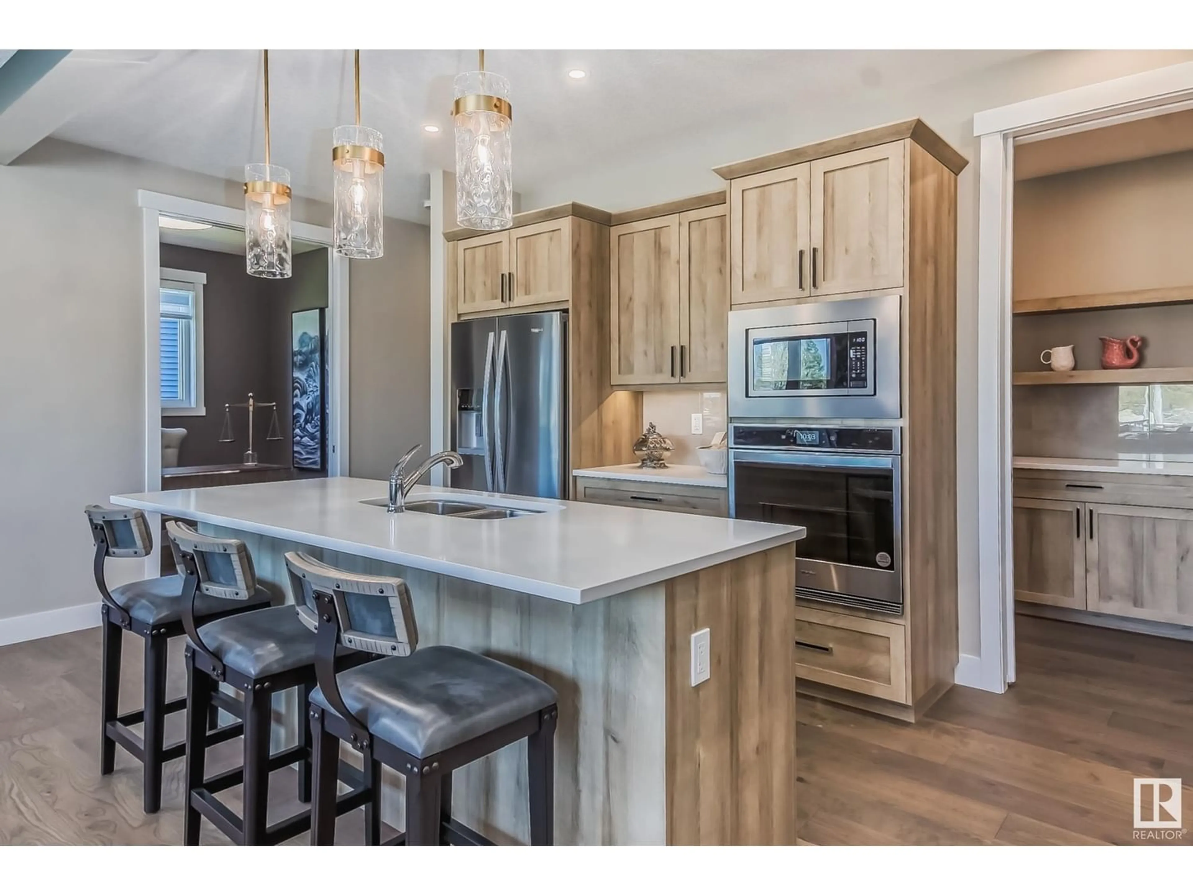 Contemporary kitchen for 6189 CARR RD NW, Edmonton Alberta T5E6Y5