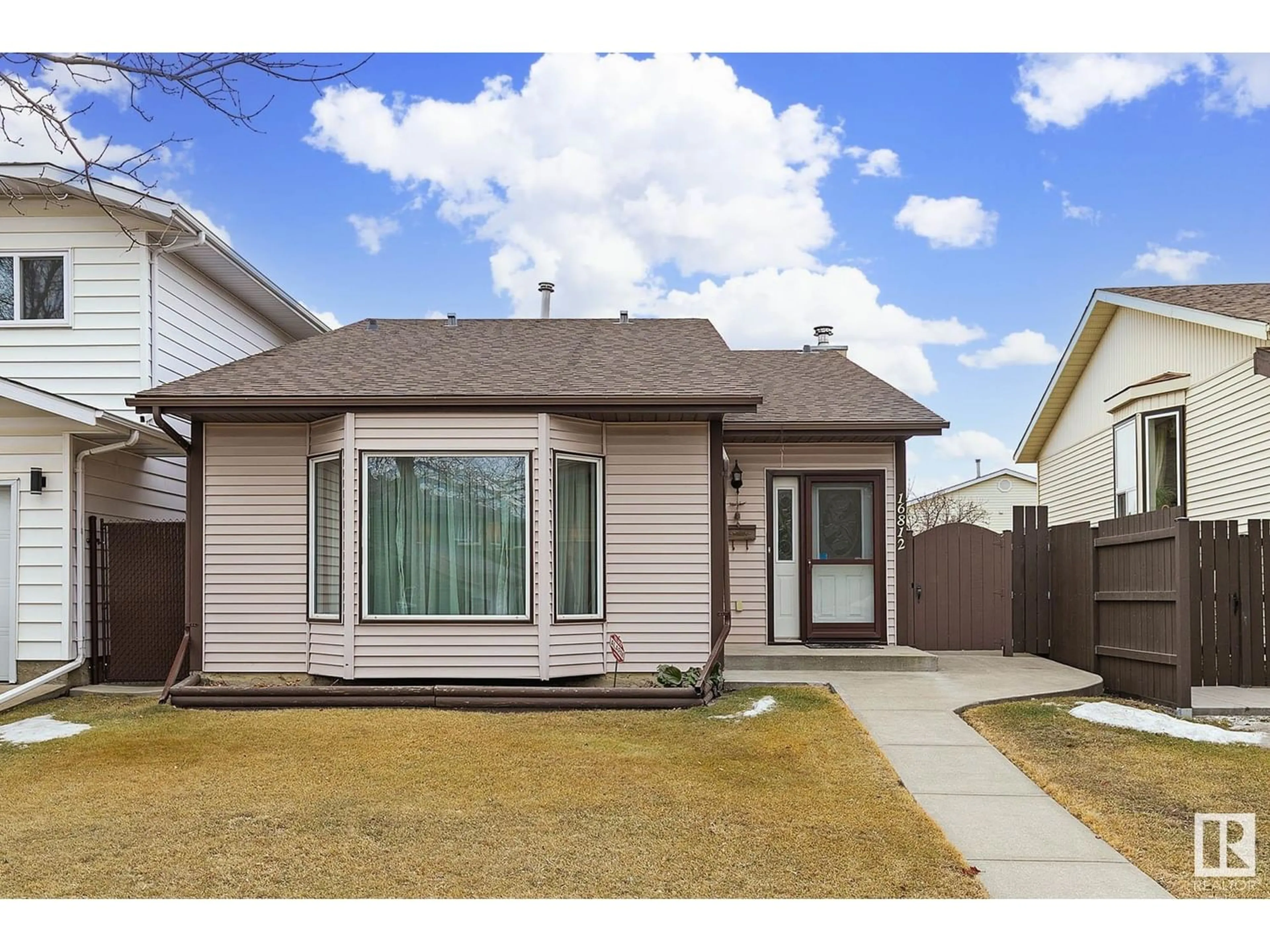 Frontside or backside of a home for 16812 95 ST NW, Edmonton Alberta T5Z1Y4