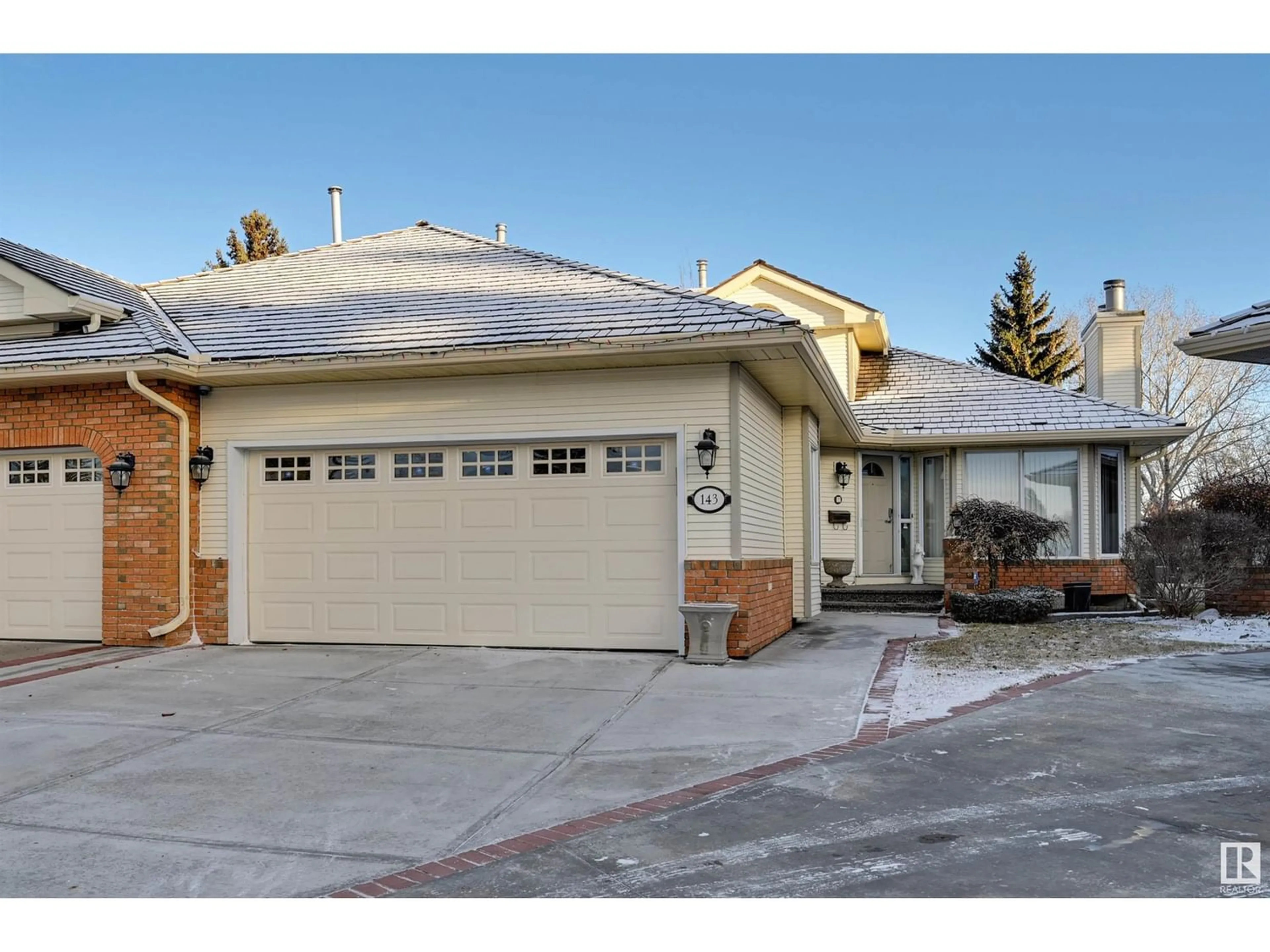 A pic from exterior of the house or condo for 143 COUNTRY CLUB PL NW, Edmonton Alberta T6M2H7