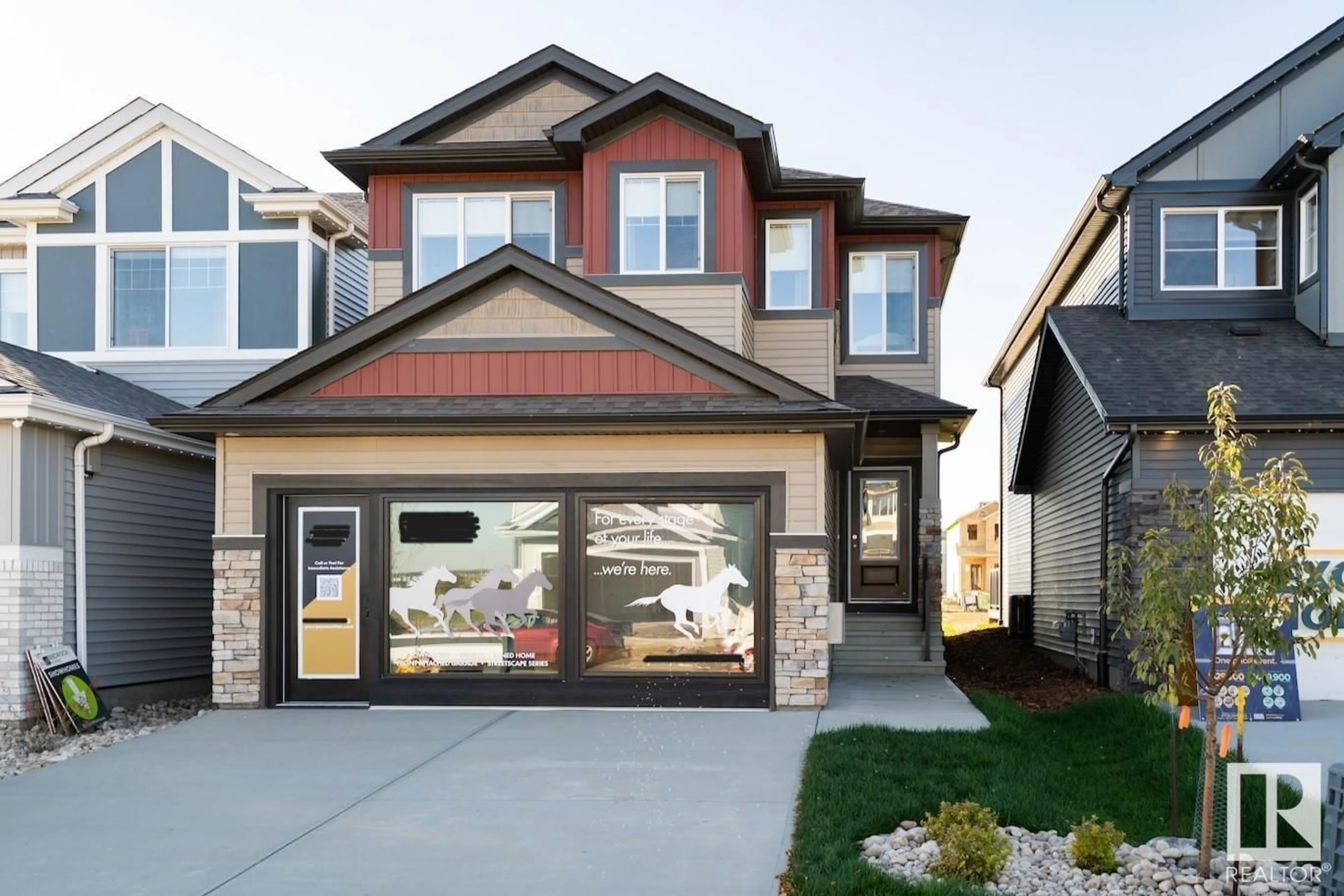 Home with vinyl exterior material for 22833 82A AV NW, Edmonton Alberta T5T7N7