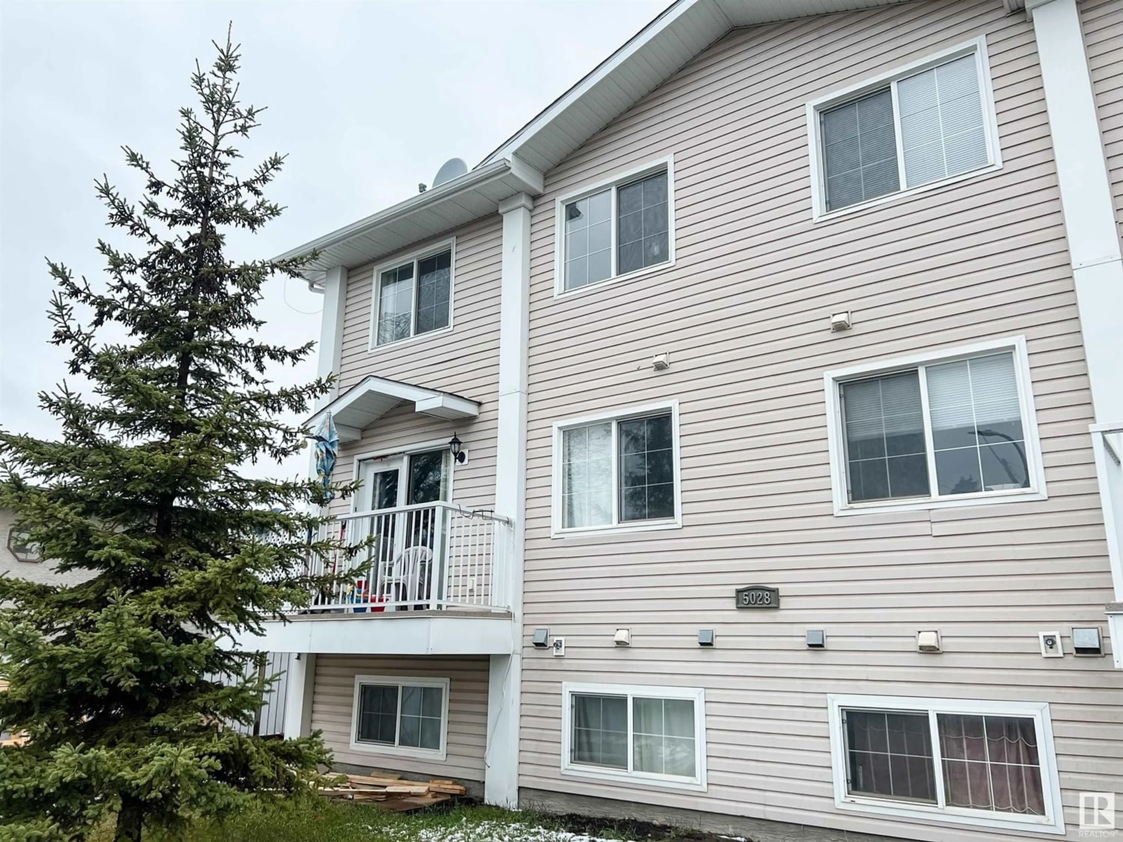 A pic from exterior of the house or condo for #2 5028 50 AV, Drayton Valley Alberta T7A1R3