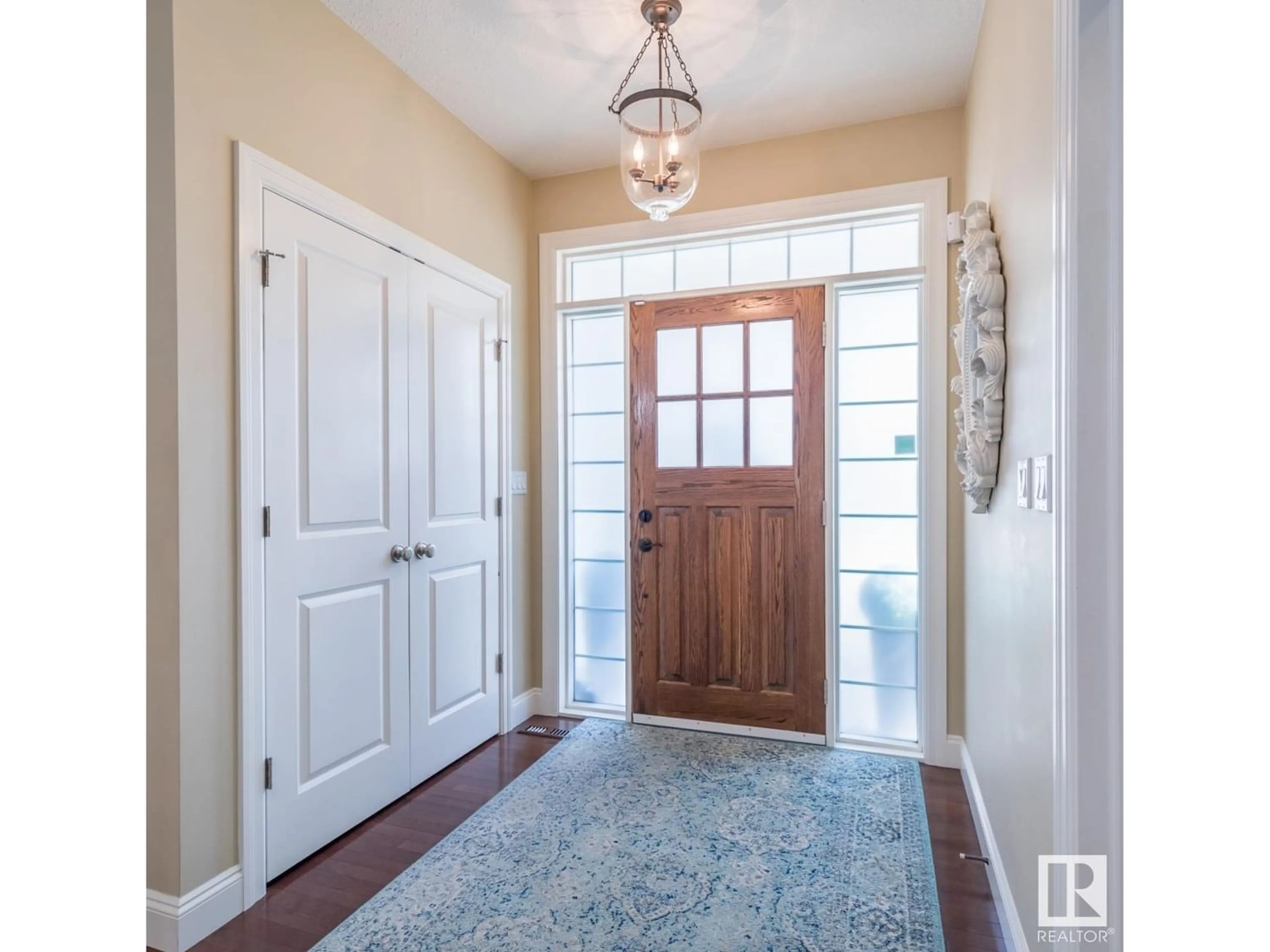 Indoor entryway for 9438 144 ST NW, Edmonton Alberta T5R0R9