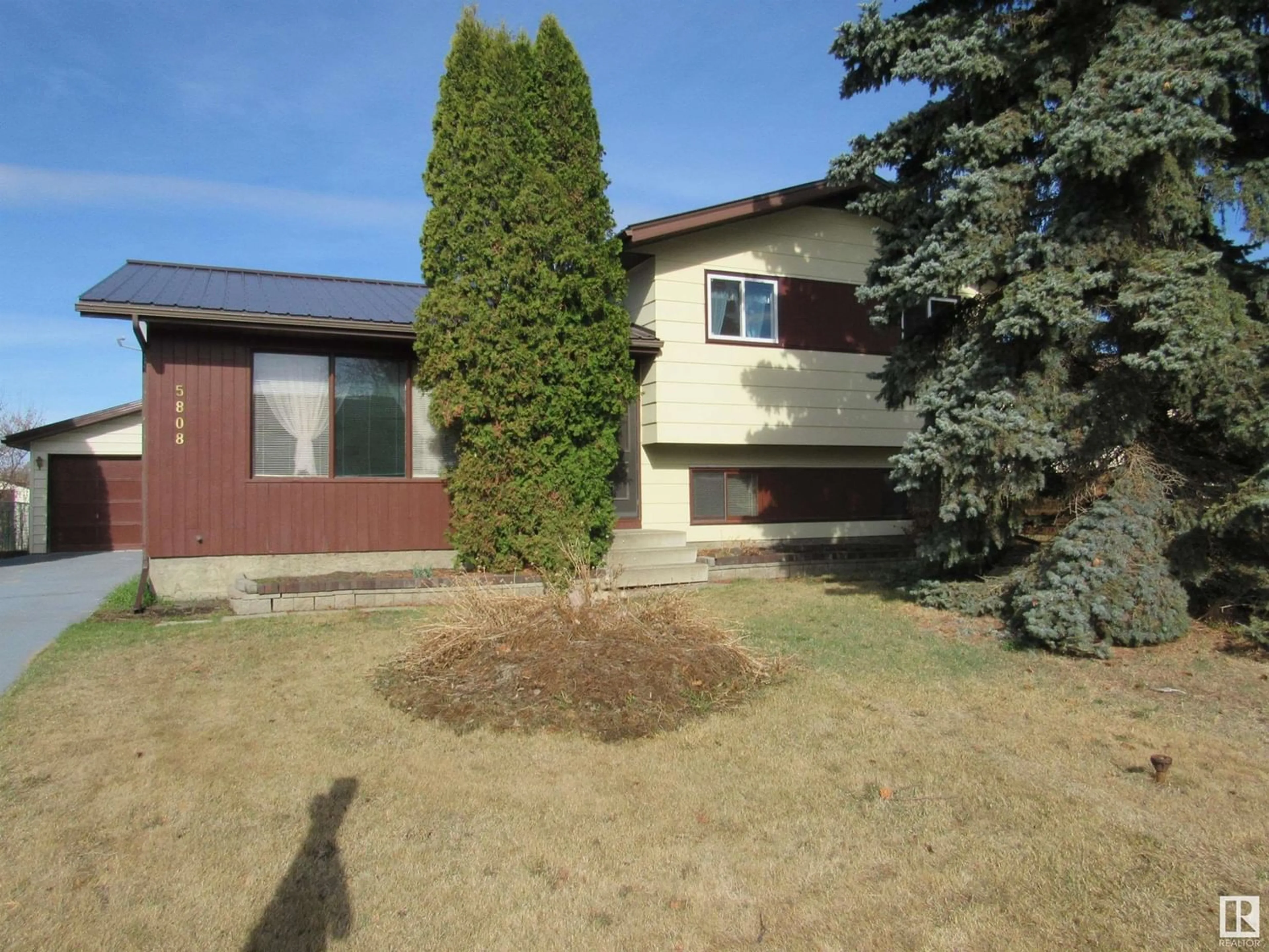 Outside view for 5808 56 ST, Barrhead Alberta T7N1C7