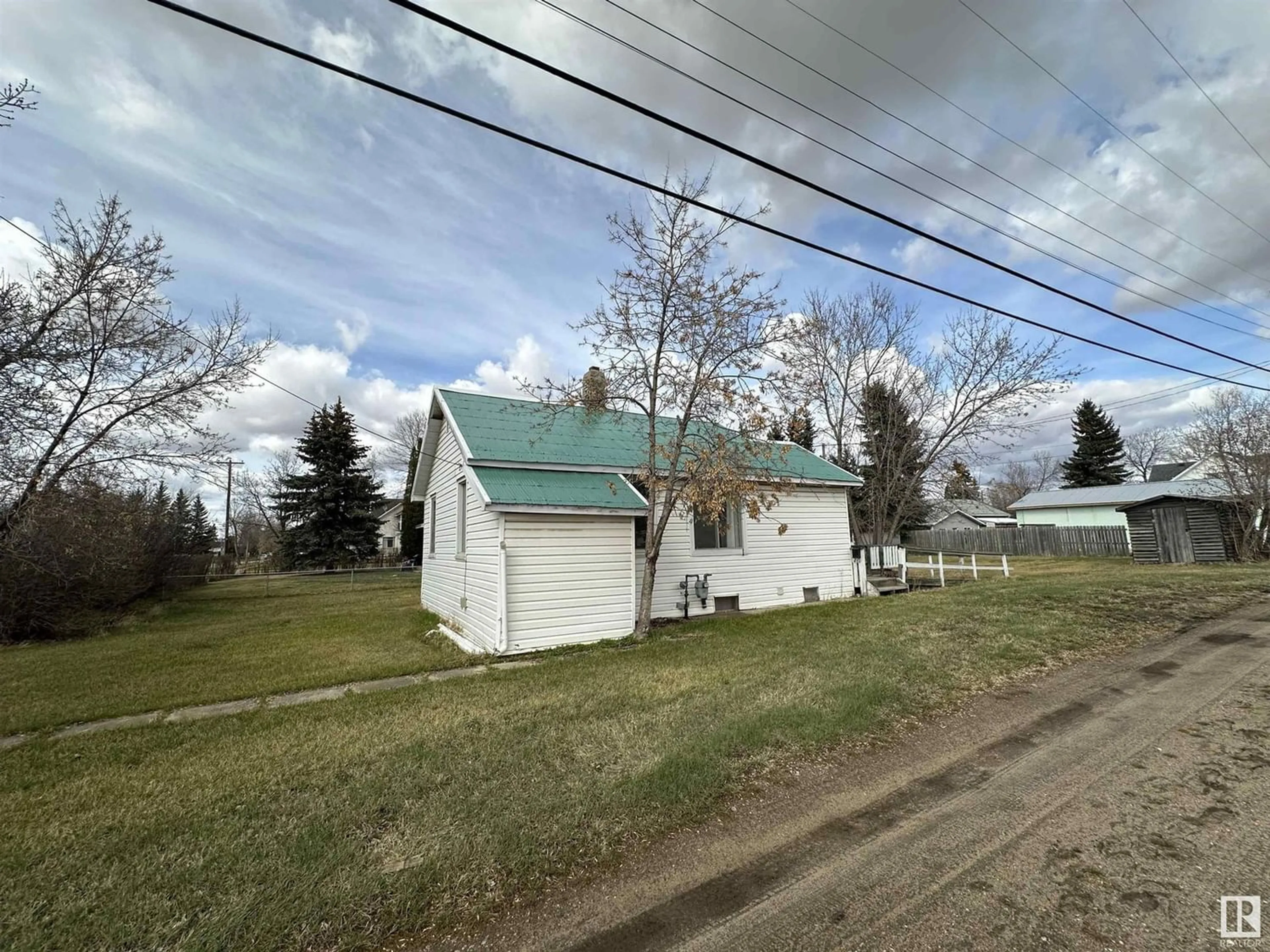 Cottage for 5011 54 ST, Lamont Alberta T0B2R0