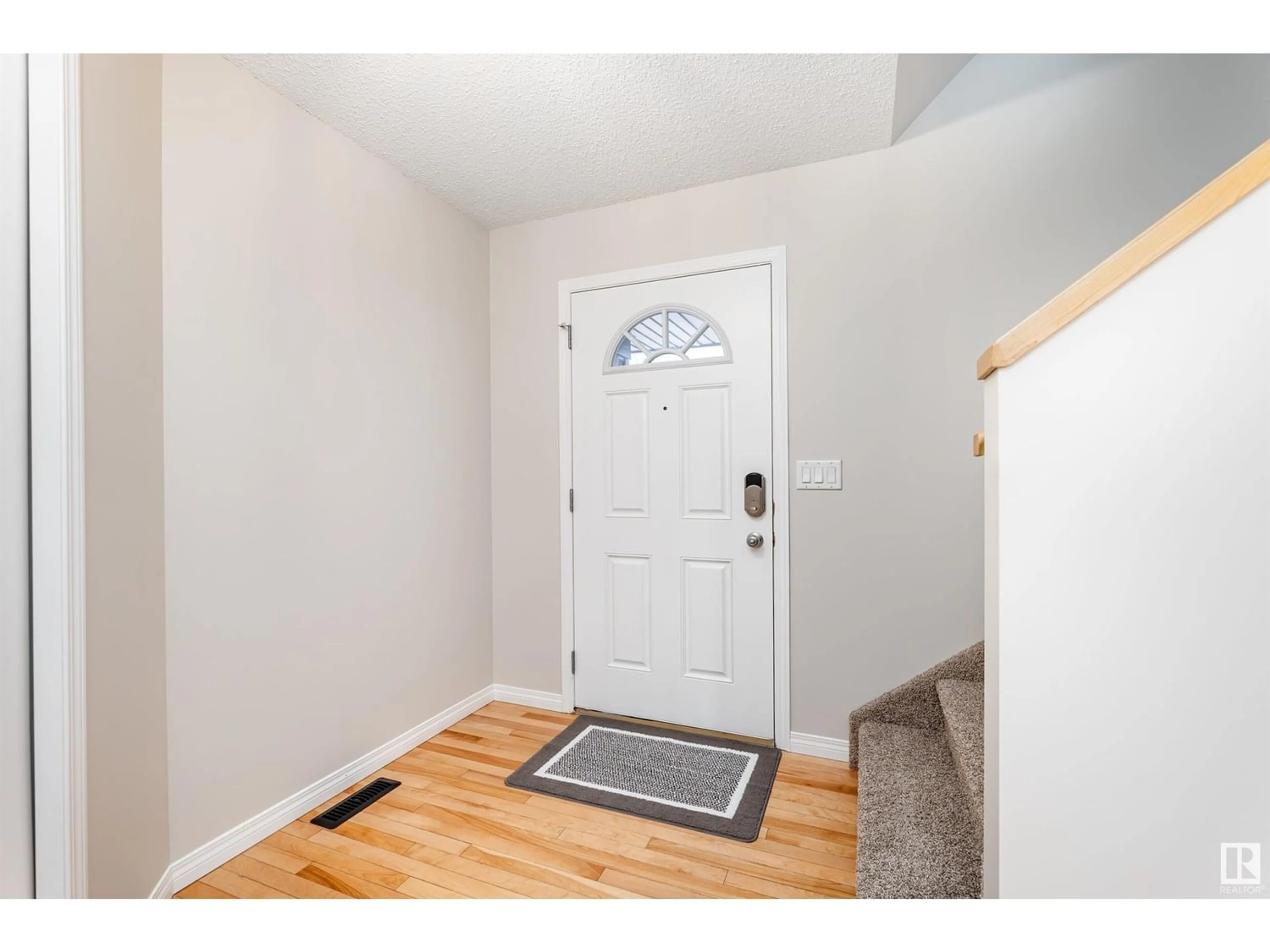 Indoor entryway for 239 HENDERSON LI, Spruce Grove Alberta T7X0C5