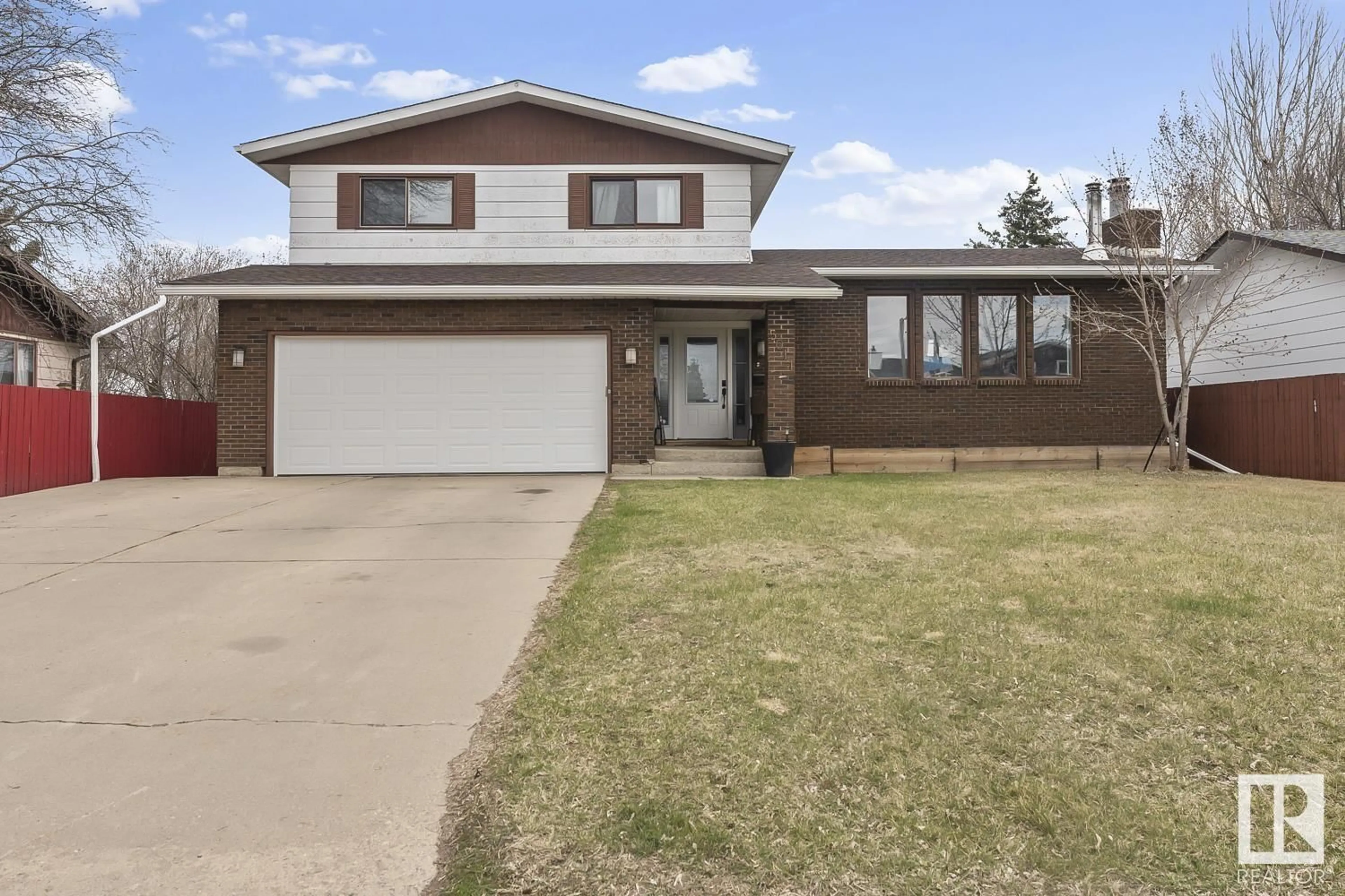 Frontside or backside of a home for 5011 47 ST, Cold Lake Alberta T9M1Y9