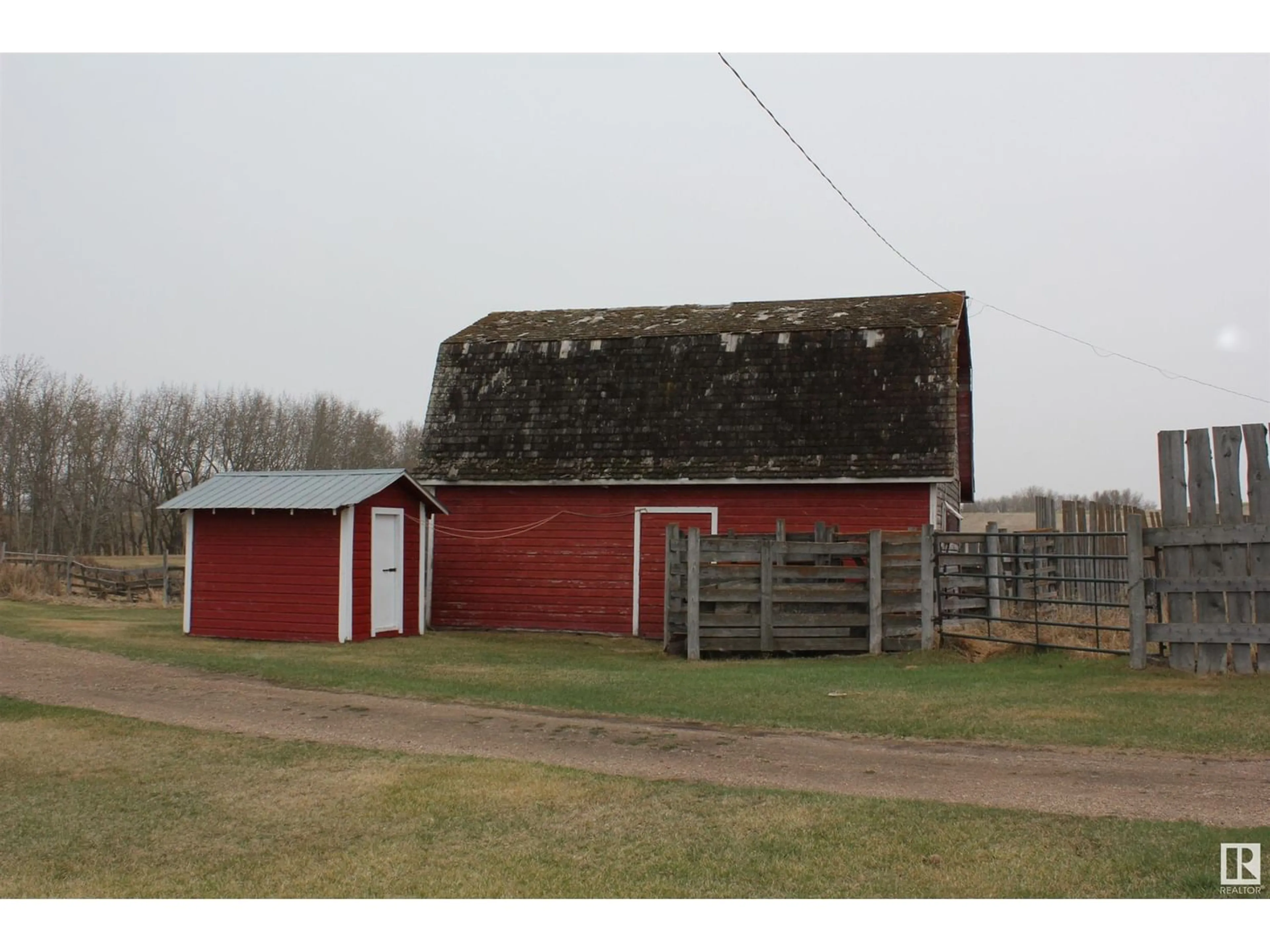 Shed for 541064 RR80, Rural Two Hills County Alberta T0B1C0