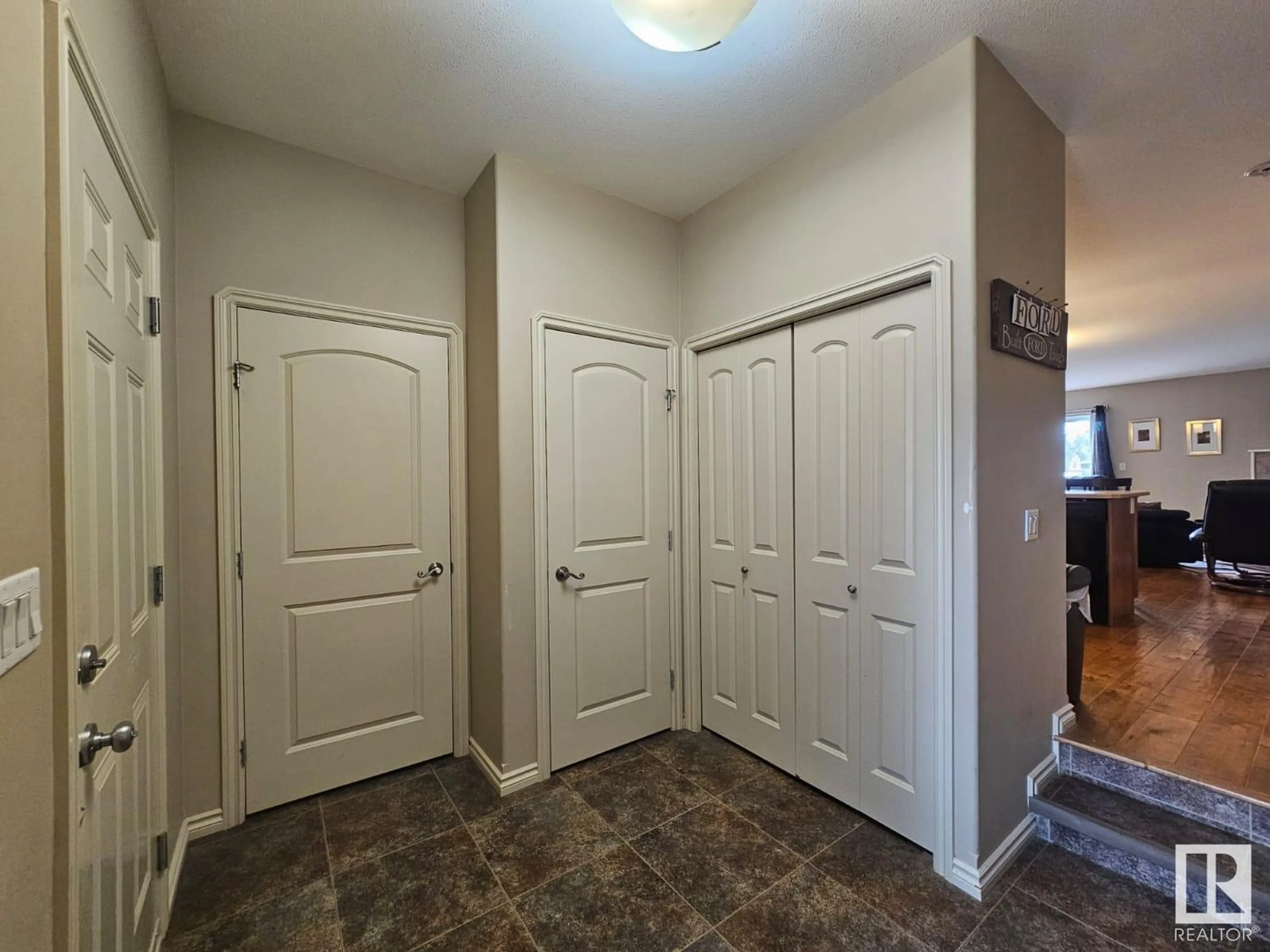 Indoor entryway for 4914 46 ST, Drayton Valley Alberta T7A1S5