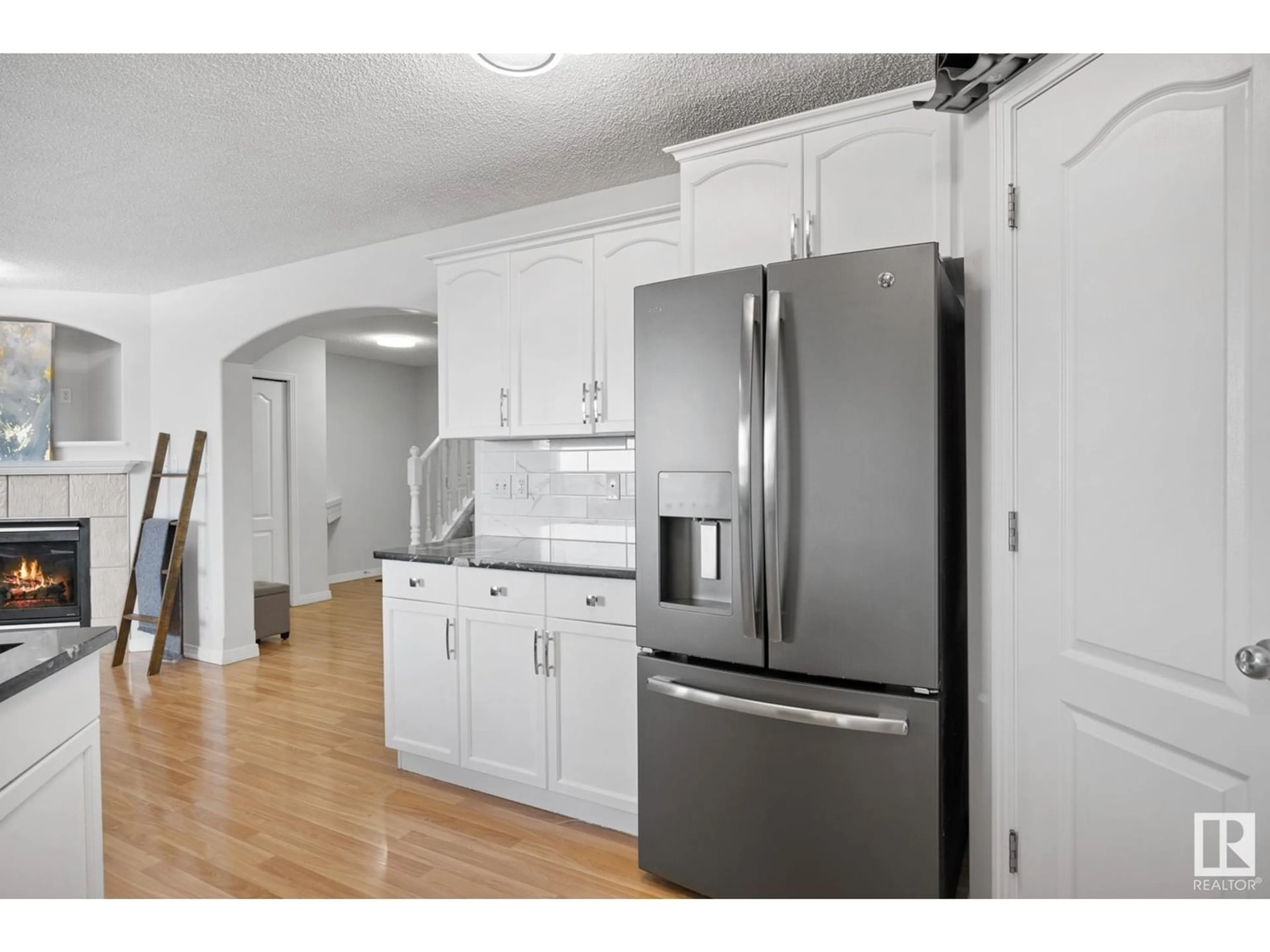 Standard kitchen for 1220 MCALLISTER WY SW, Edmonton Alberta T6W1X7