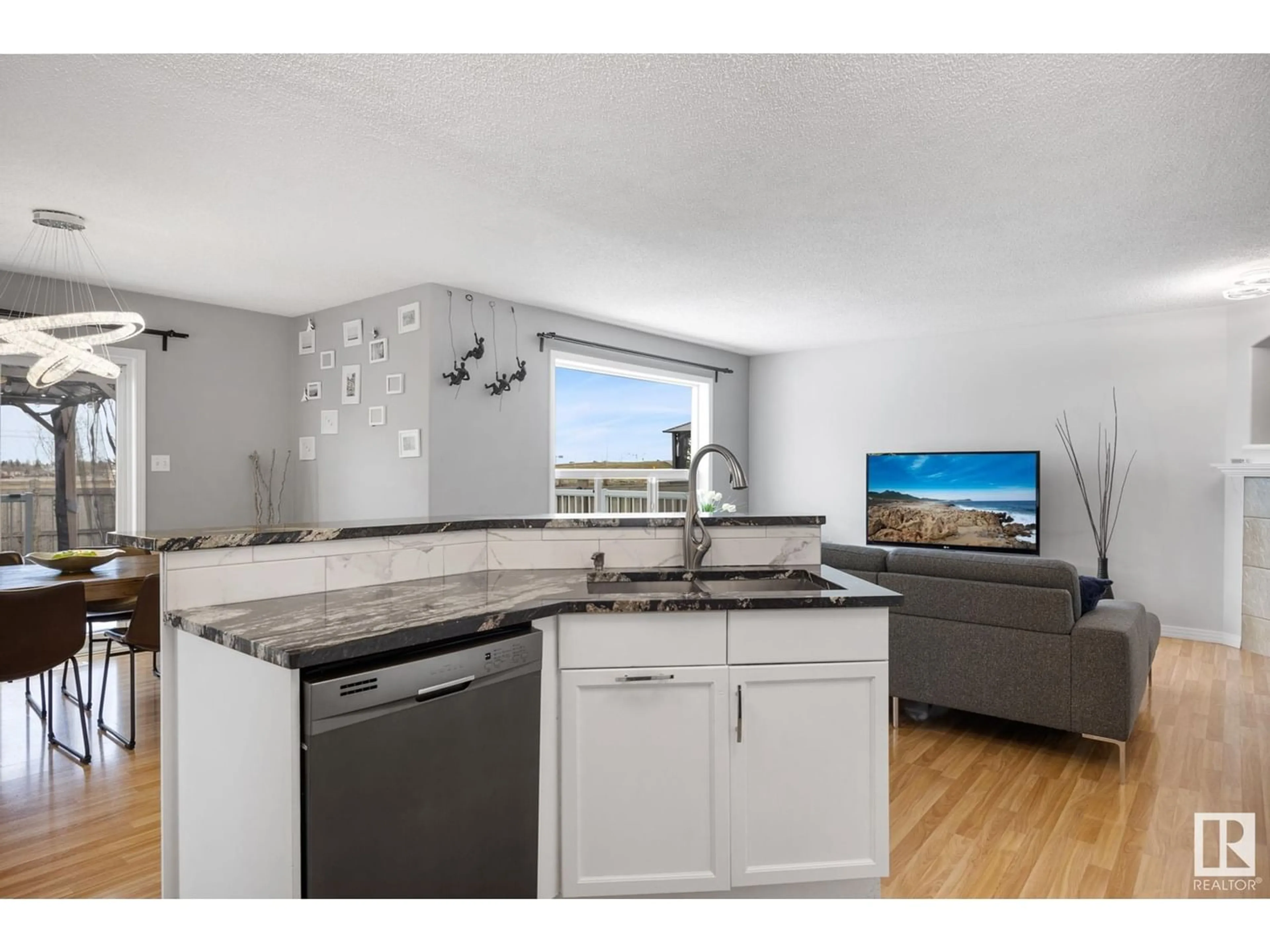 Standard kitchen for 1220 MCALLISTER WY SW, Edmonton Alberta T6W1X7