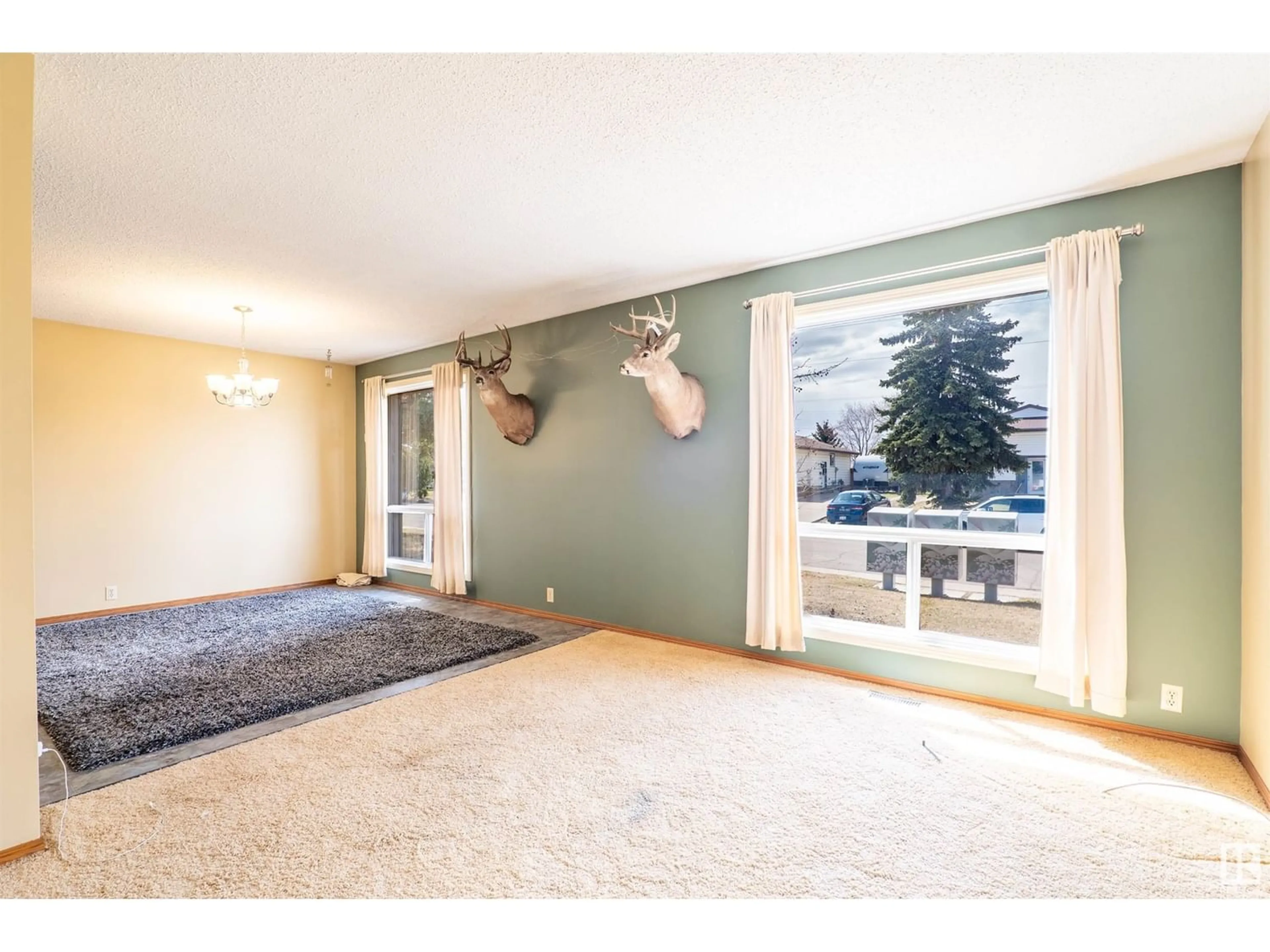 A pic of a room for 2667 89 ST NW, Edmonton Alberta T6K2Y9