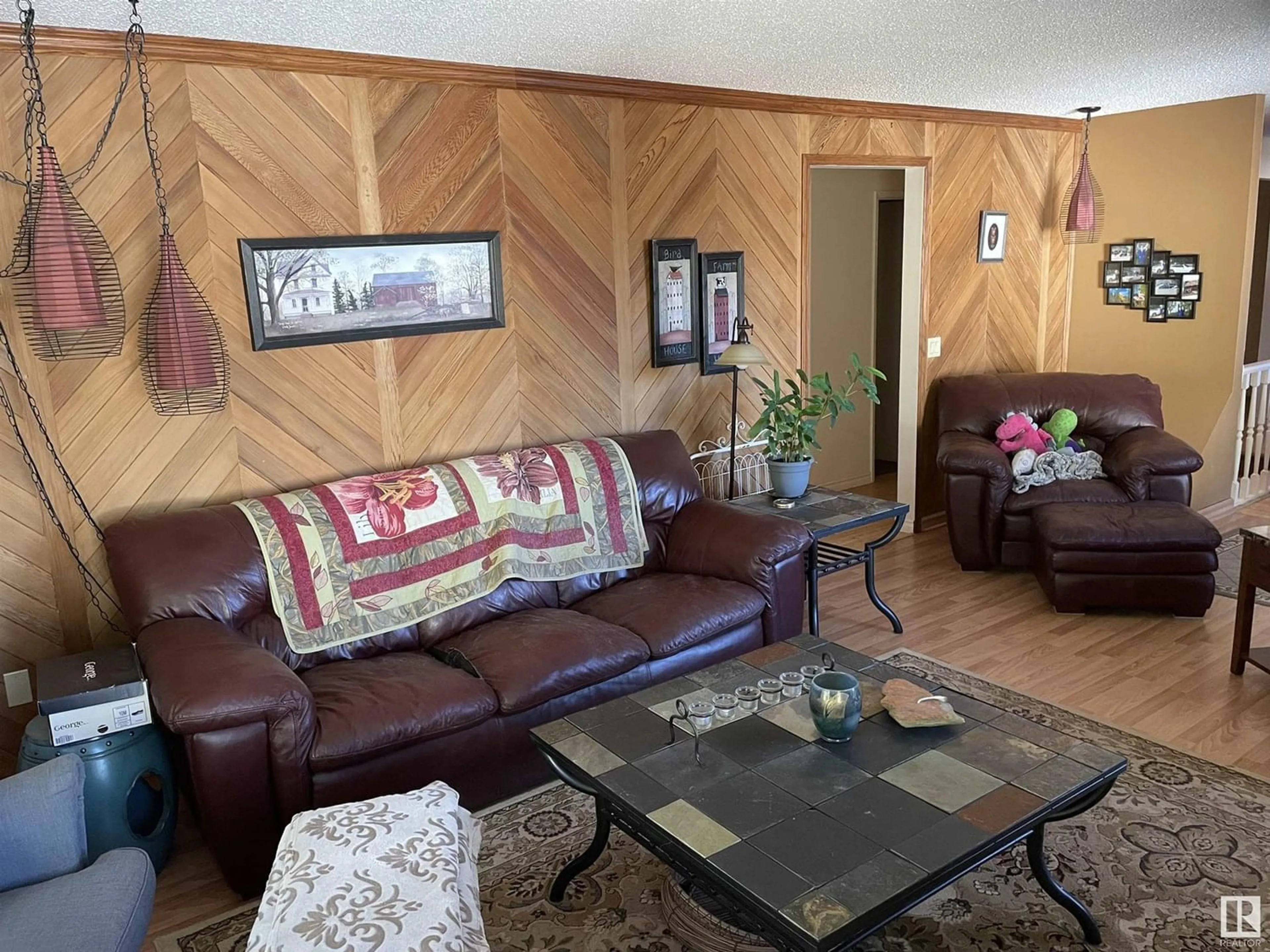 Living room for 2104B Parkland DR, Rural Parkland County Alberta T7Y2L1