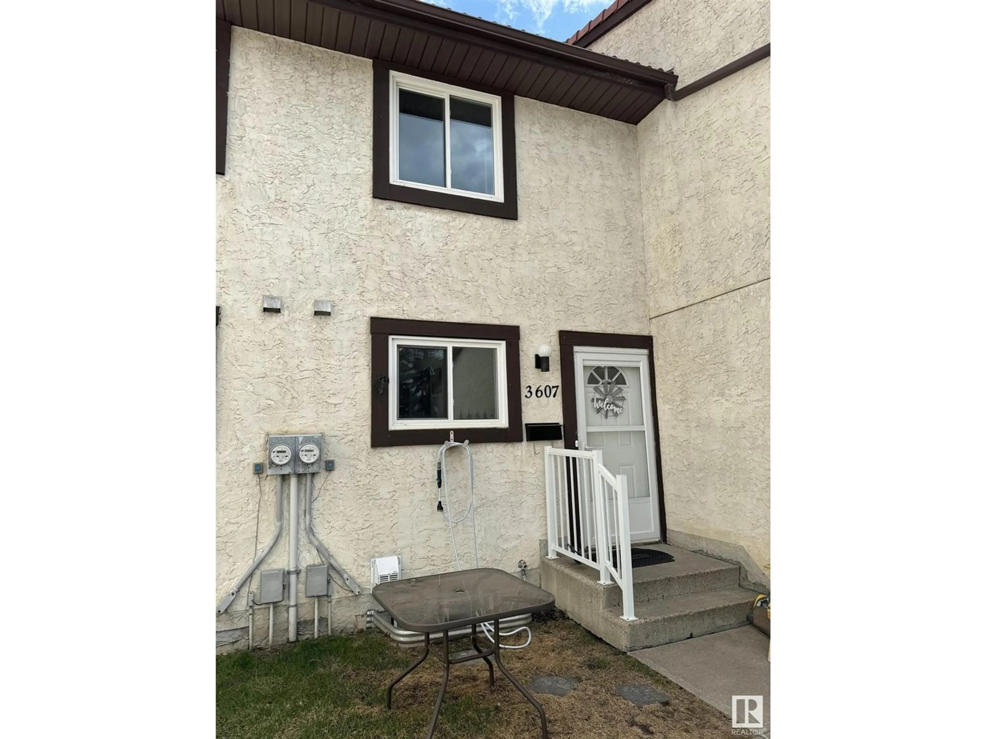 A pic from exterior of the house or condo for 3607 30 AV NW, Edmonton Alberta T6L5H5