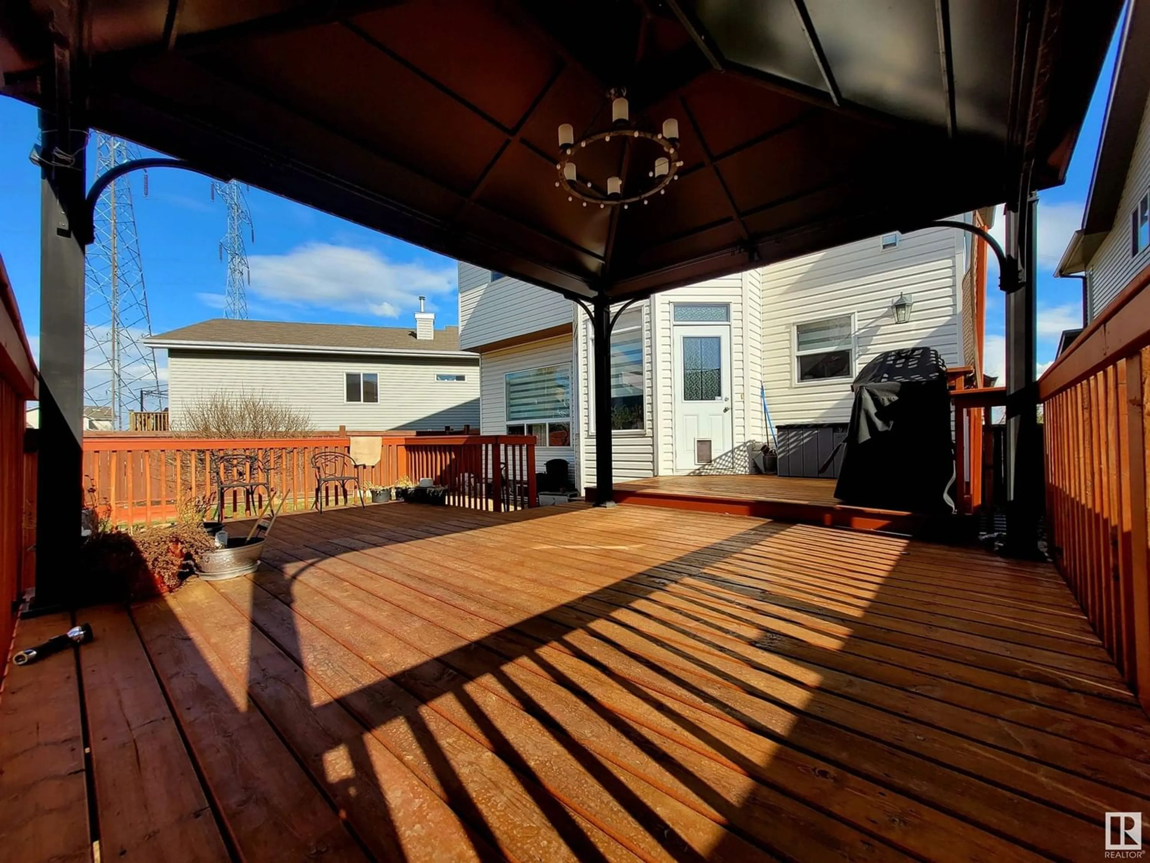 Patio for 2710 34 AV NW, Edmonton Alberta T6T2A6