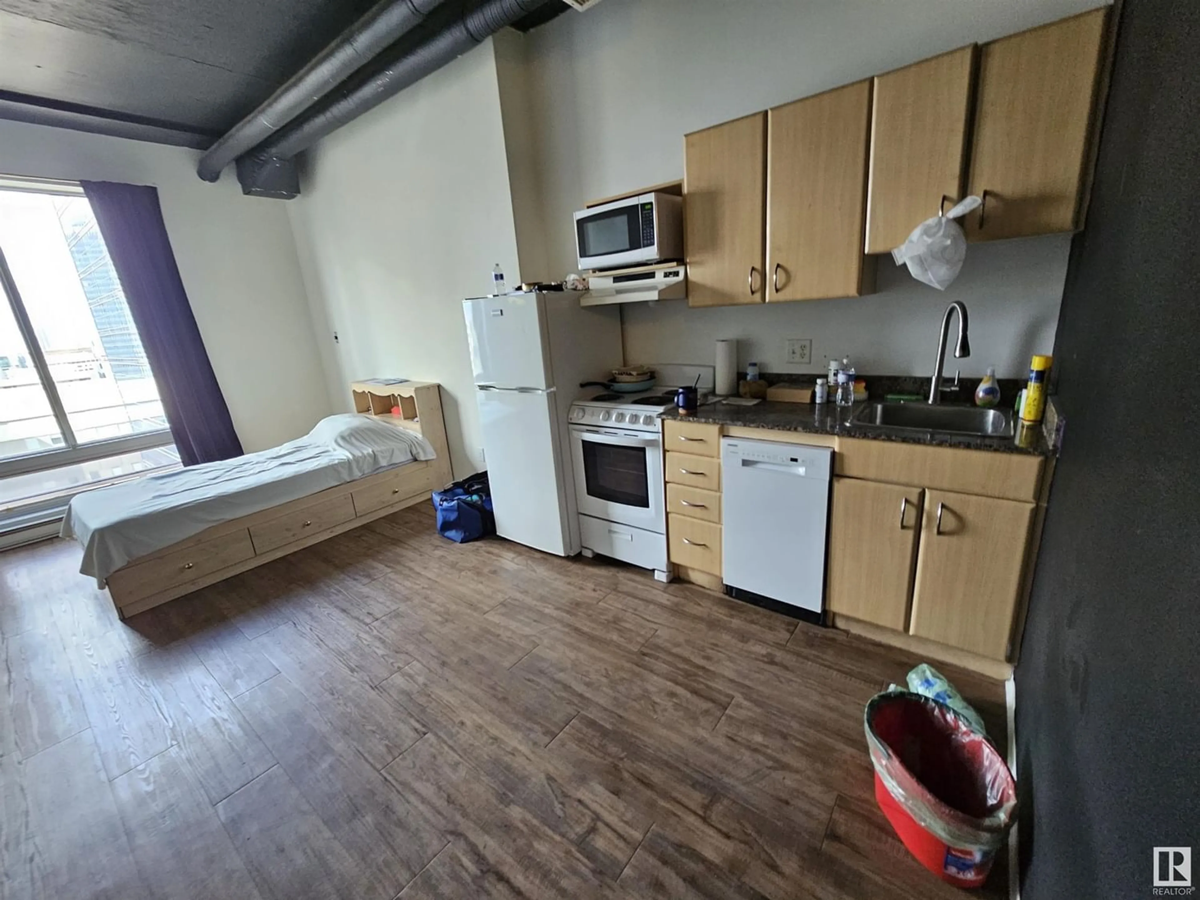 A pic of a room, unknown floor for #1608 10024 JASPER AV NW, Edmonton Alberta T5J1R9