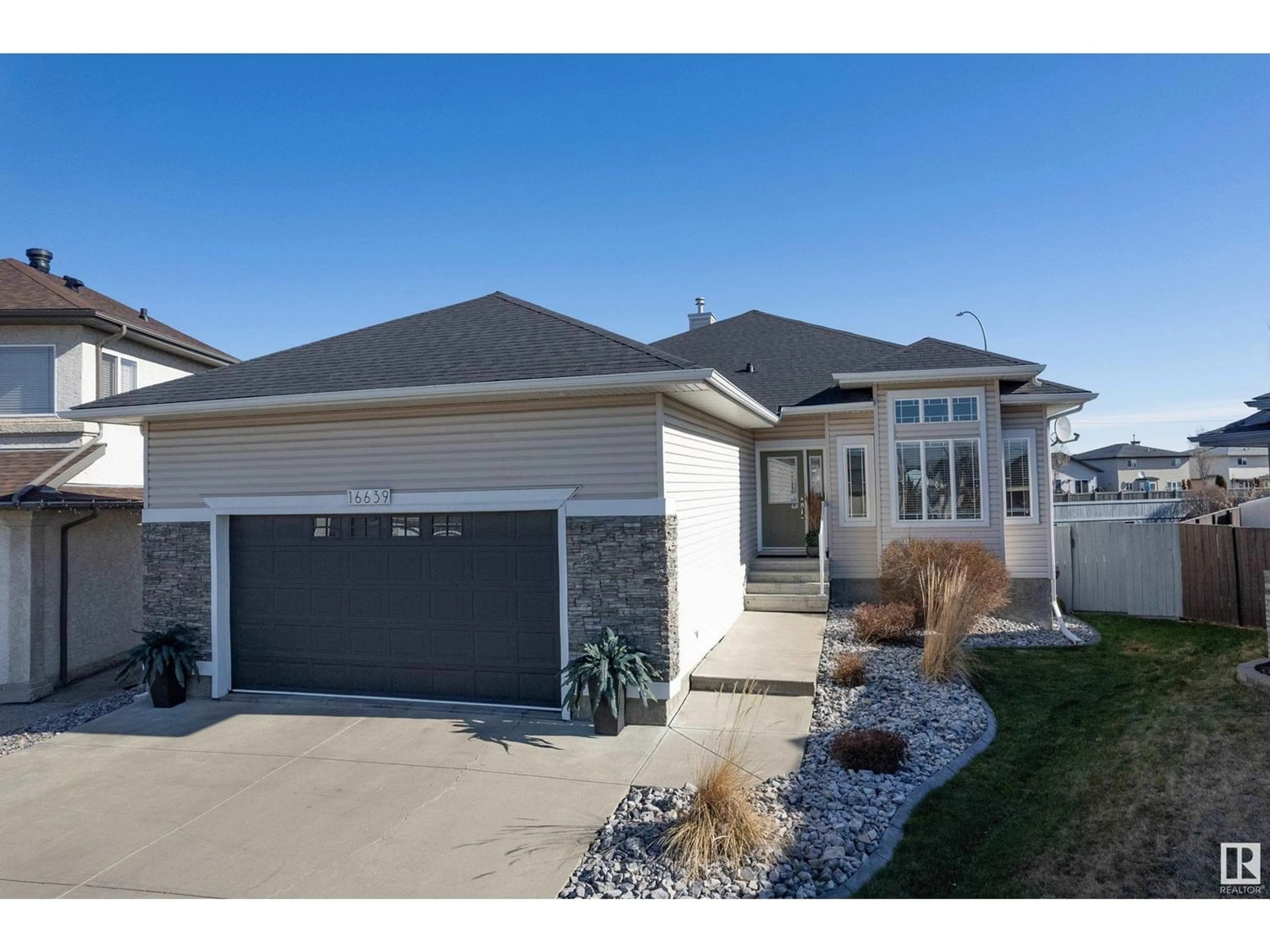 Frontside or backside of a home for 16639 75 ST NW, Edmonton Alberta T5Z3R2
