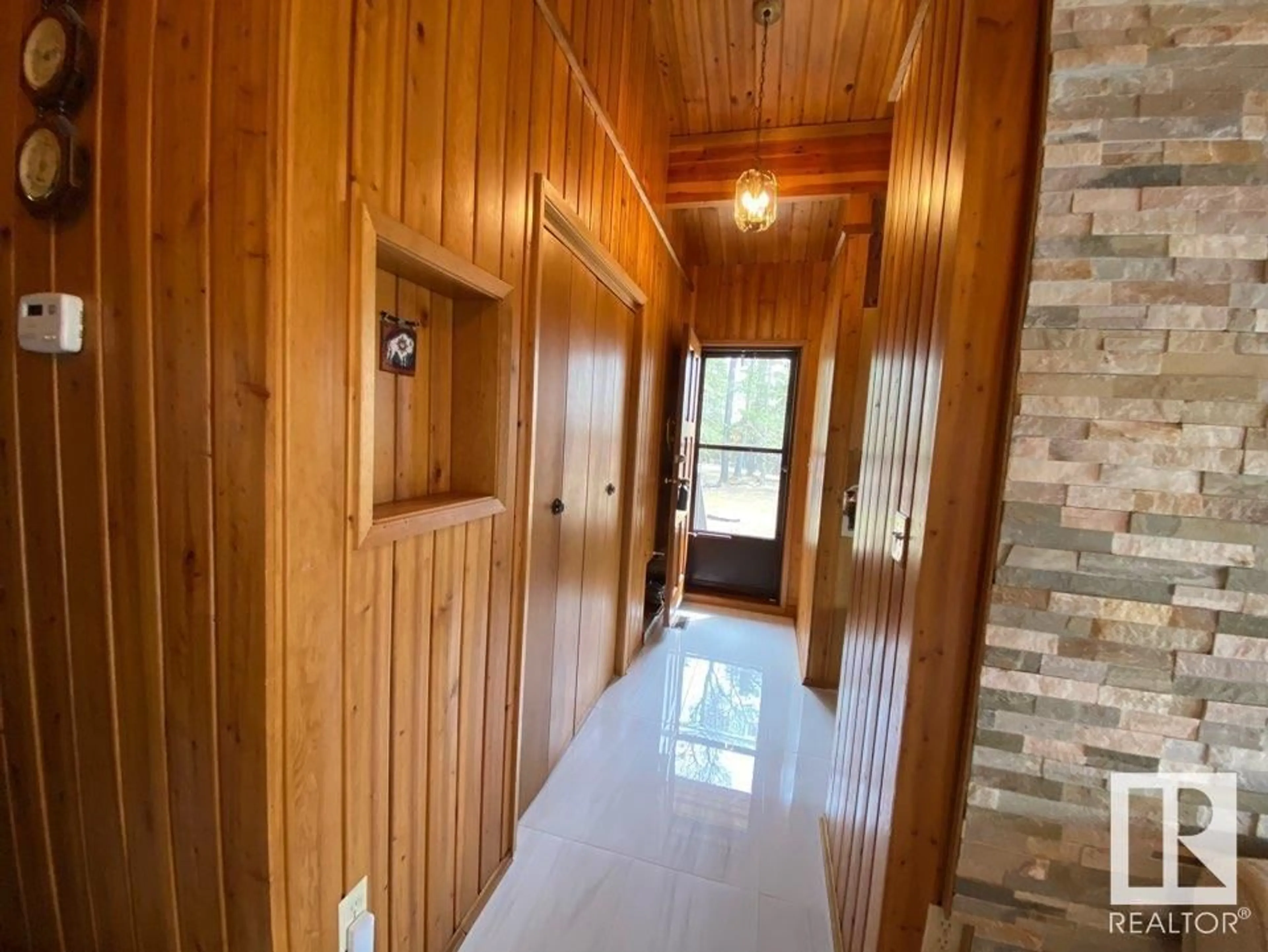 Indoor foyer for 4255061 Twp Rd 462 - Maywood, Rural Wetaskiwin County Alberta T0C0T0