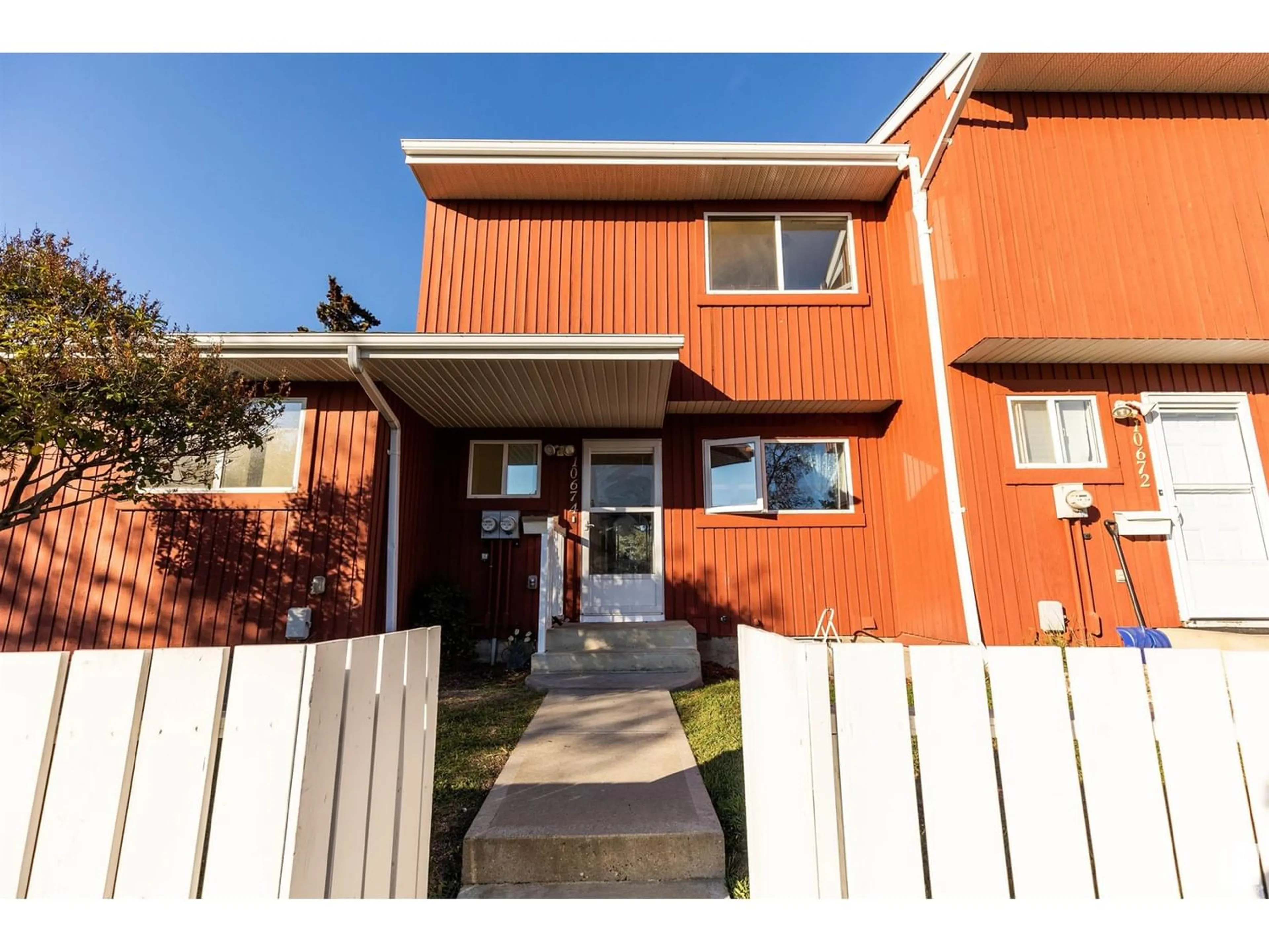 A pic from exterior of the house or condo for 10674 BEAUMARIS RD NW, Edmonton Alberta T5X3N4