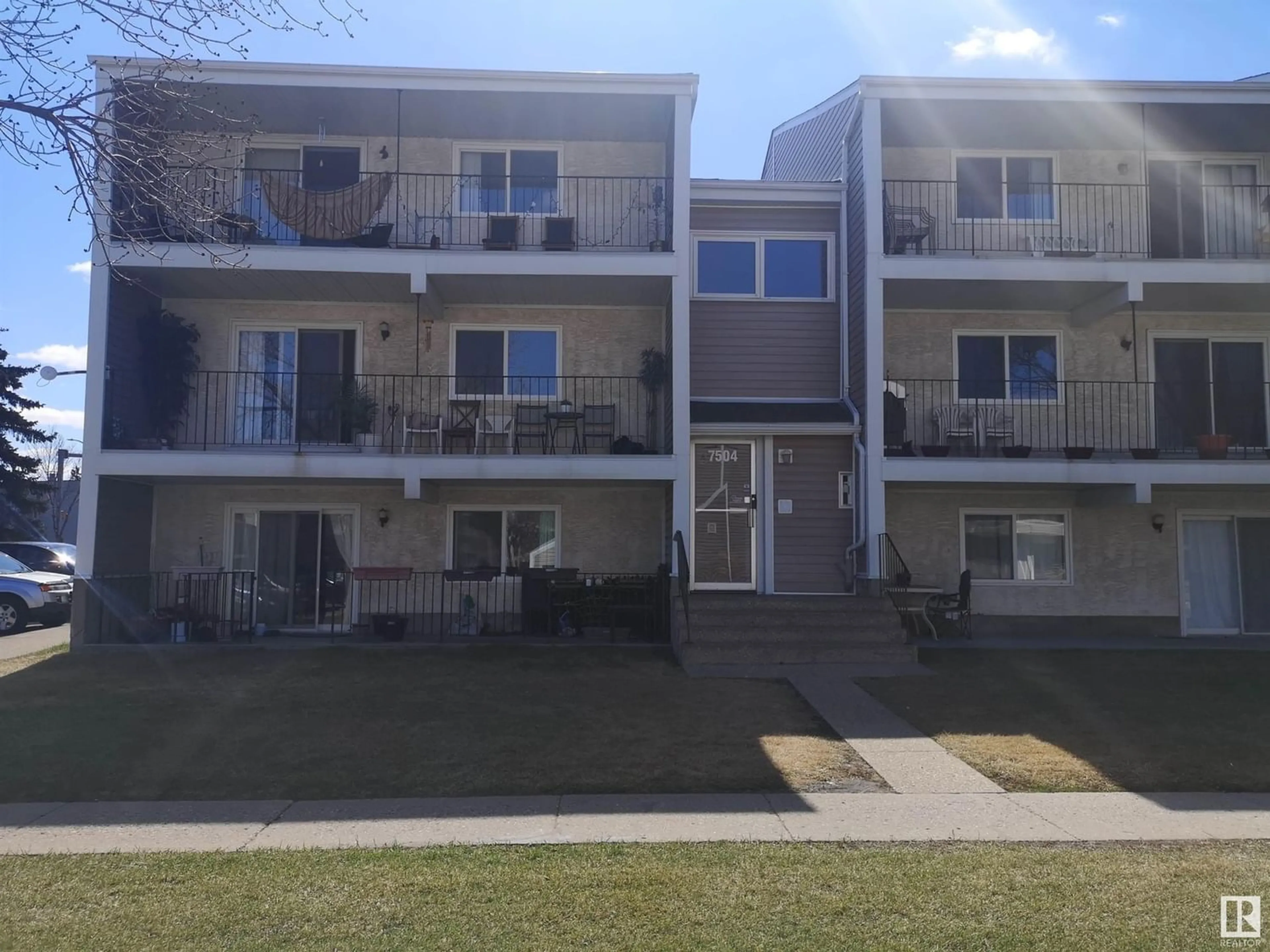 A pic from exterior of the house or condo for #5 7504 38 AV NW NW, Edmonton Alberta T6K2P9