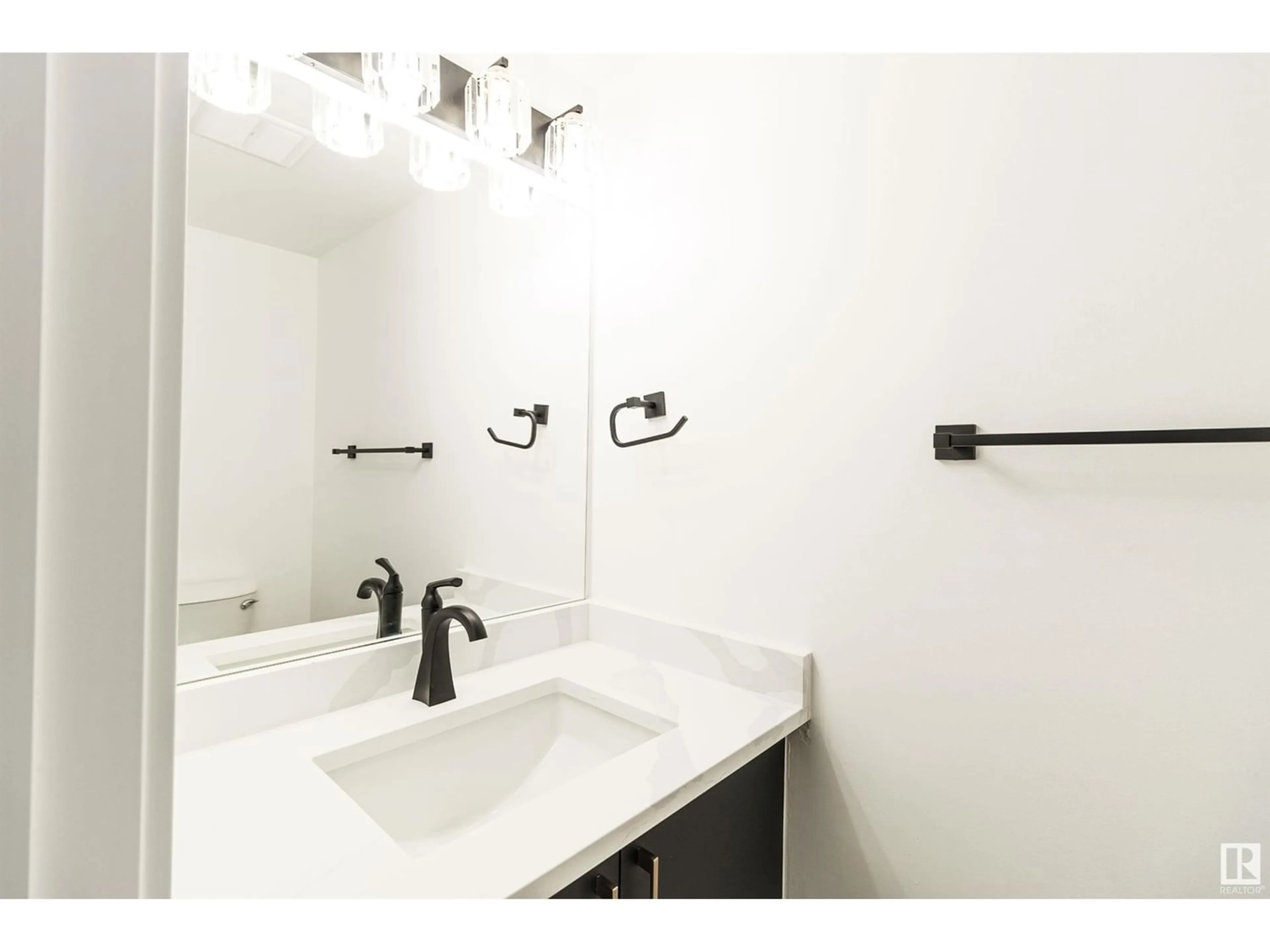 Standard bathroom for 3942 76 ST NW, Edmonton Alberta T6K1V6