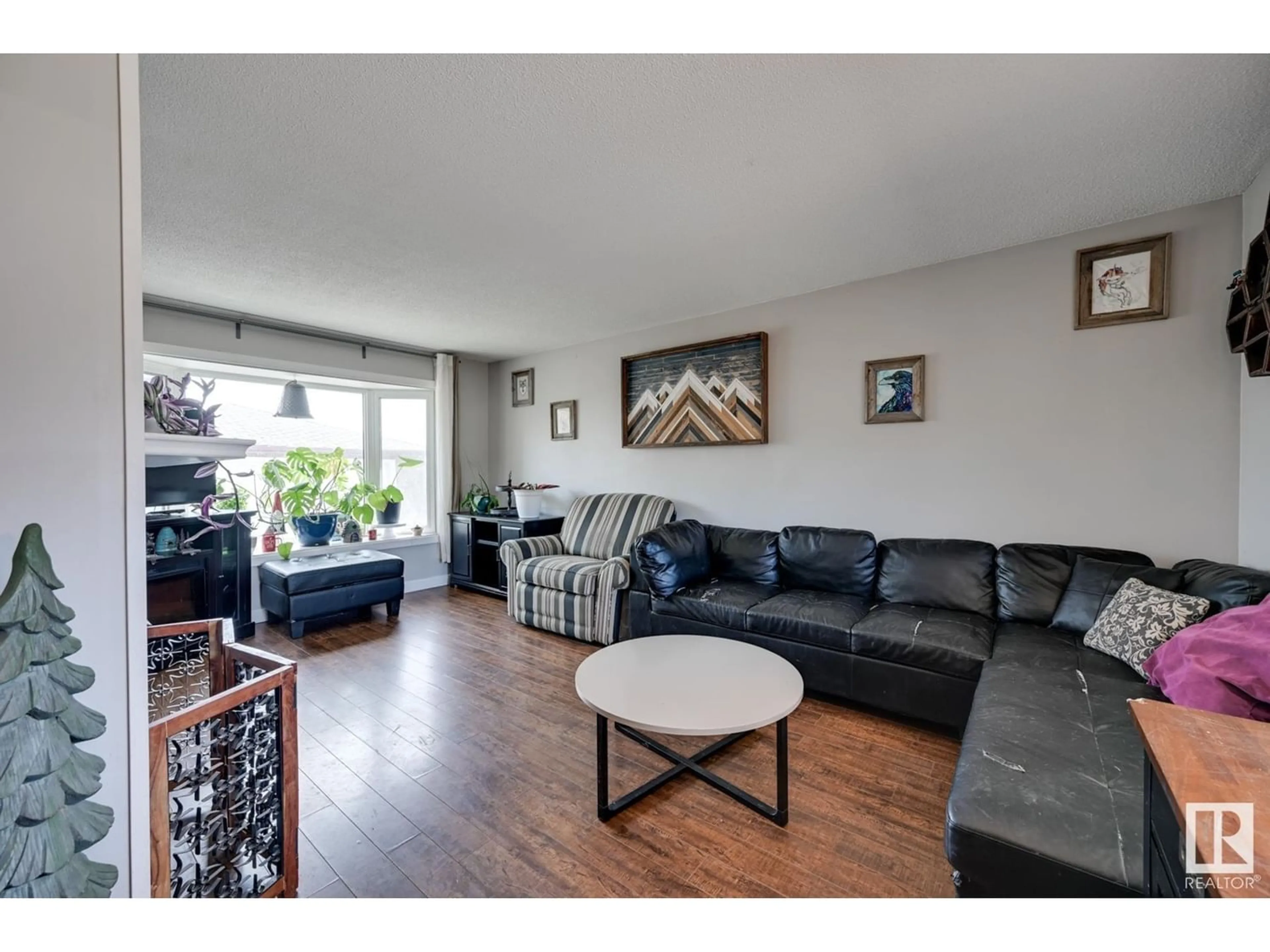 Living room for 8035 171 ST NW, Edmonton Alberta T5T0C4
