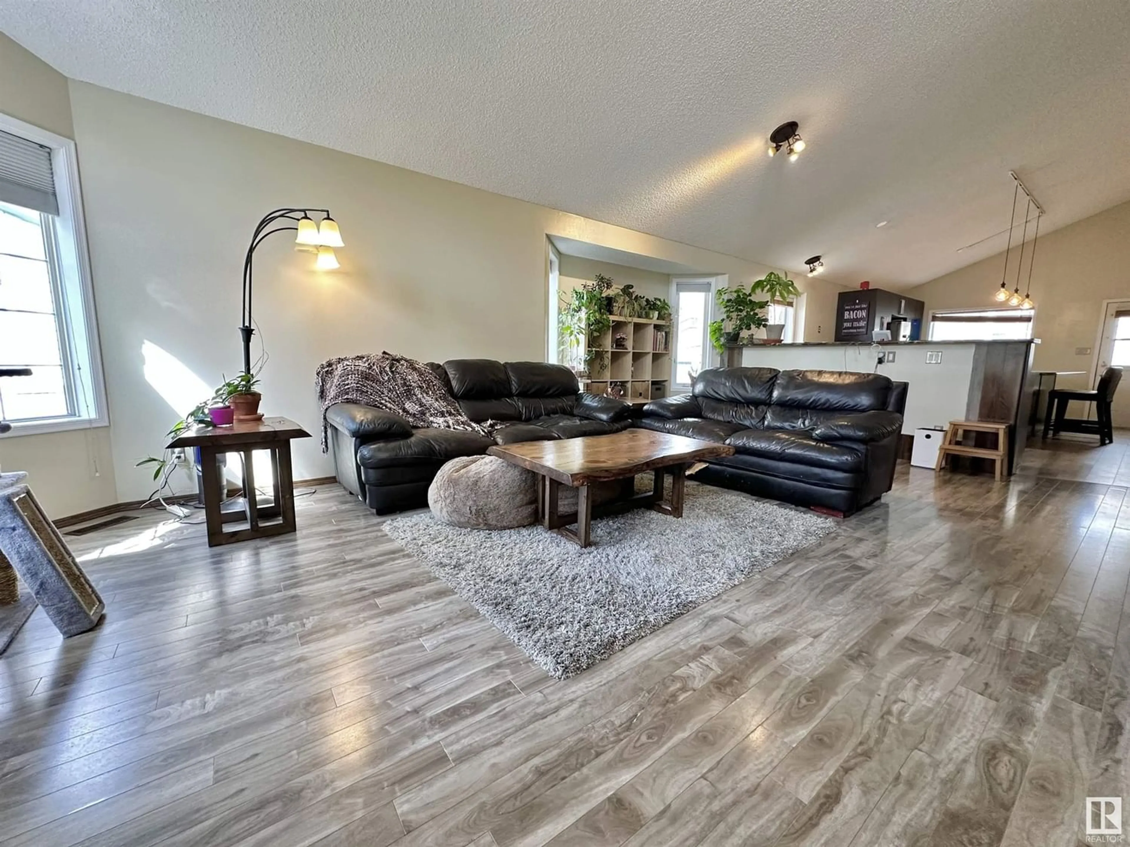 Living room for 351 BLACKBURN DR E SW, Edmonton Alberta T6W1B4