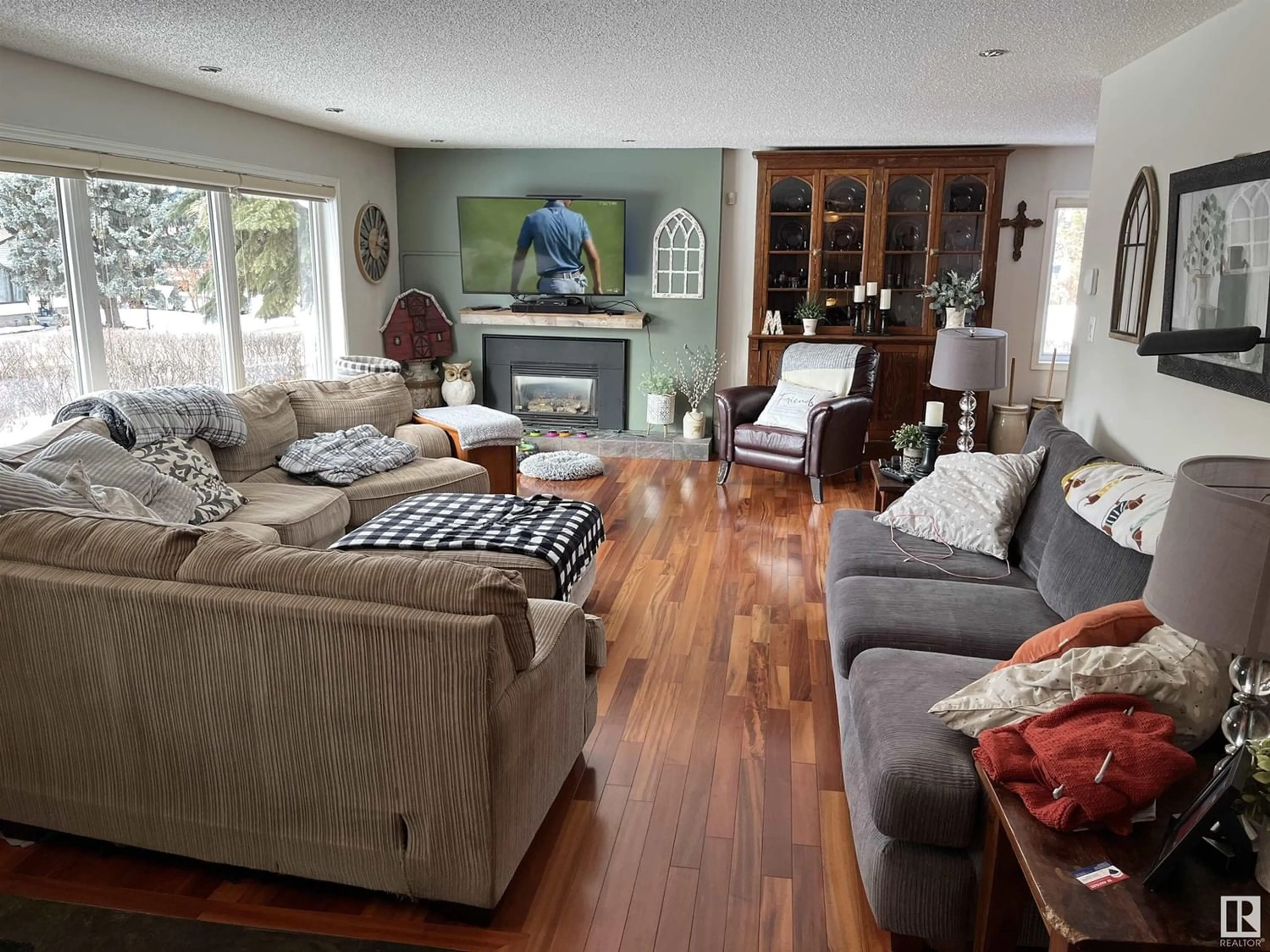 Living room for 4337 51 ST, Vegreville Alberta T9C1A3