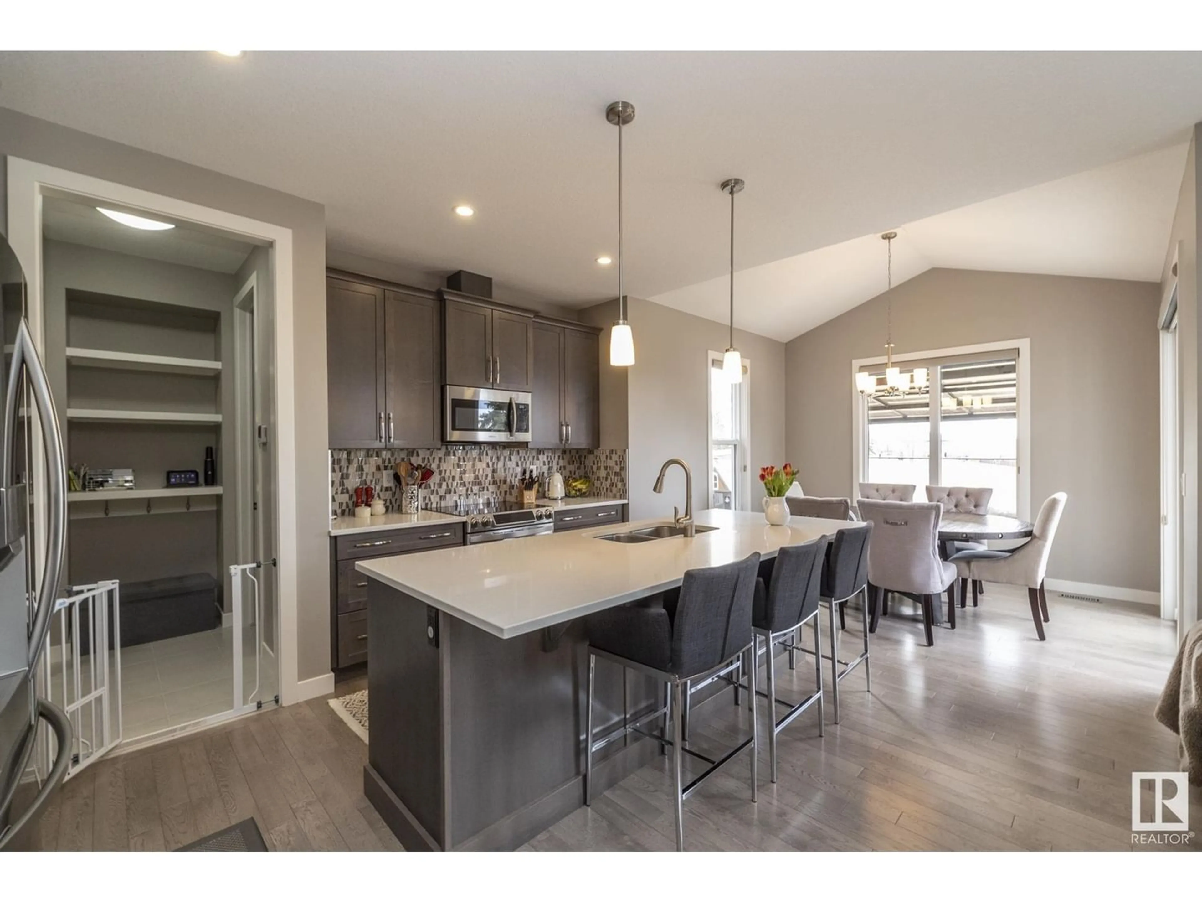 Contemporary kitchen for 224 REICHERT DR, Beaumont Alberta T4X1Z4