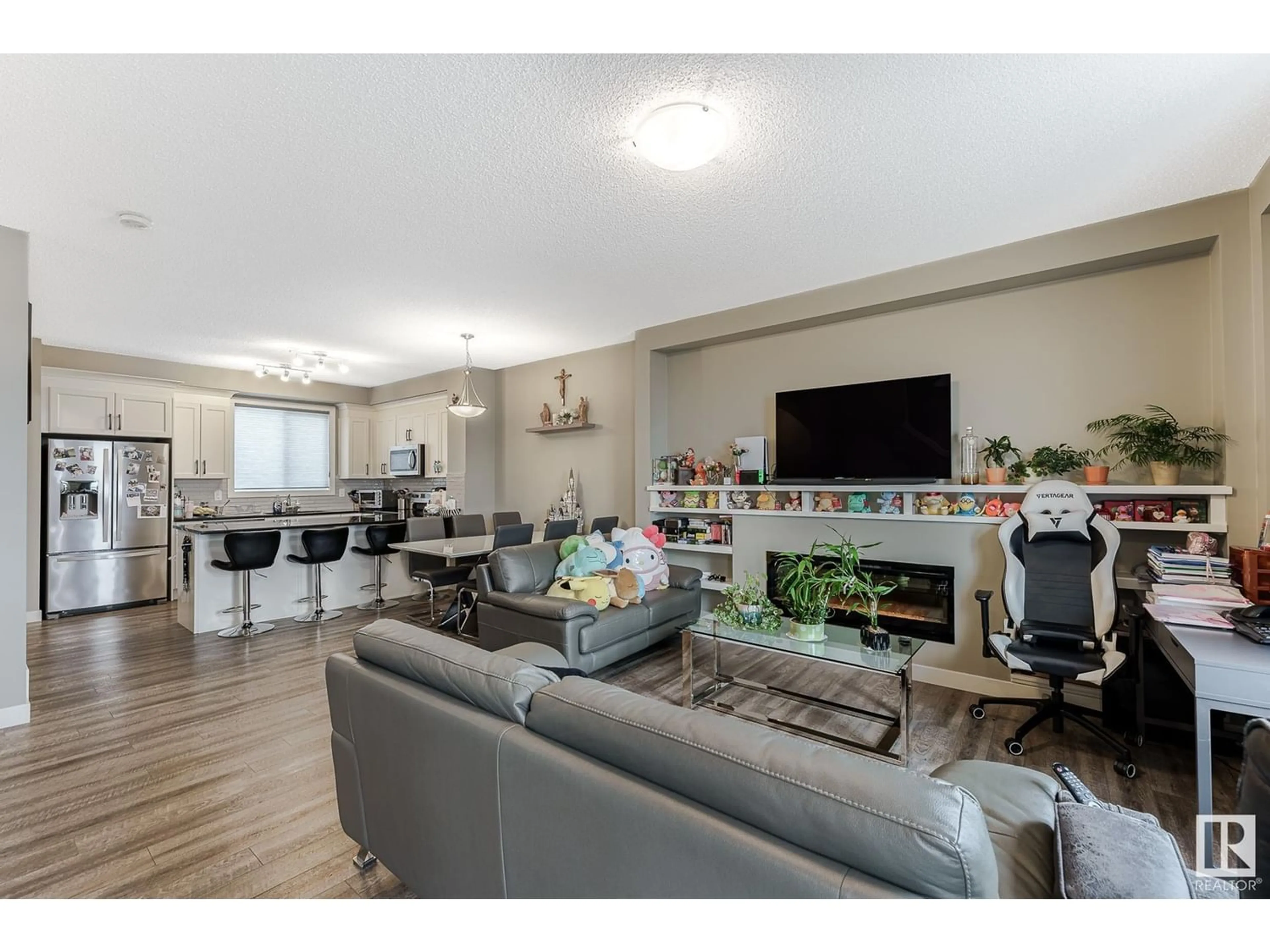 Living room for #92 16903 68 ST NW, Edmonton Alberta T5Z0R1