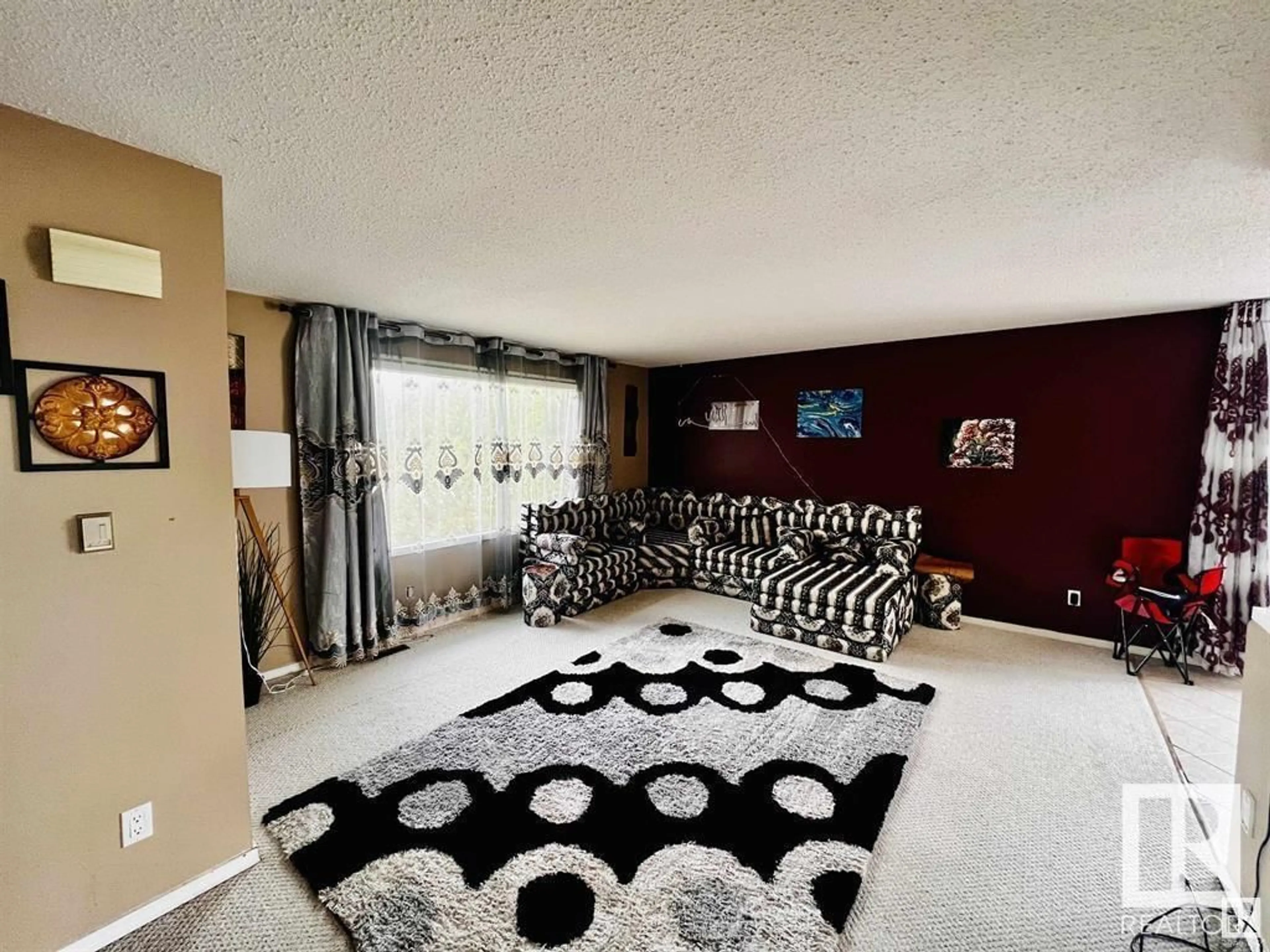 Living room for 11441 162A AV NW, Edmonton Alberta T5X2L6