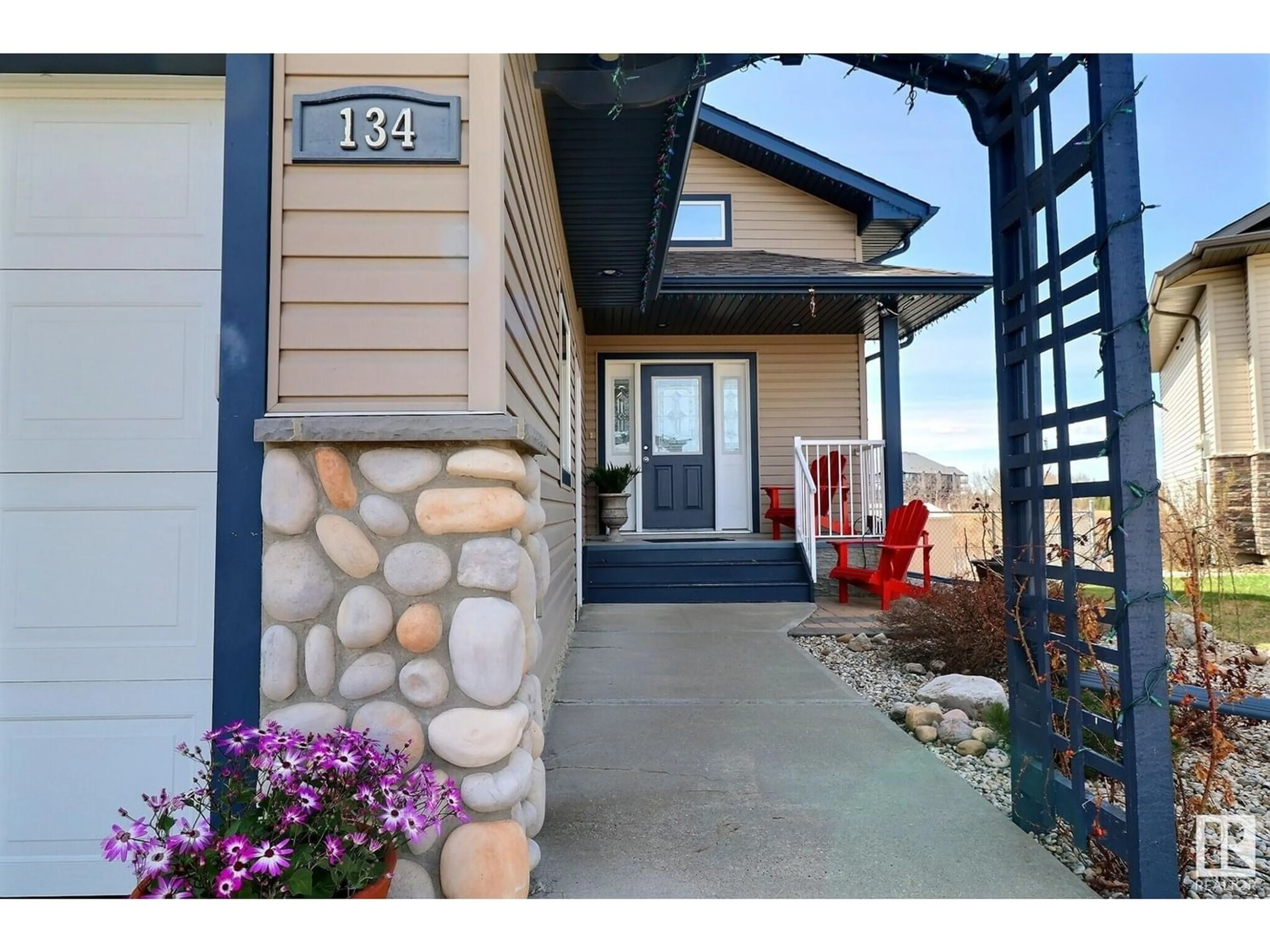 Indoor entryway for 134 LAKEVIEW CR, Beaumont Alberta T4X1T4