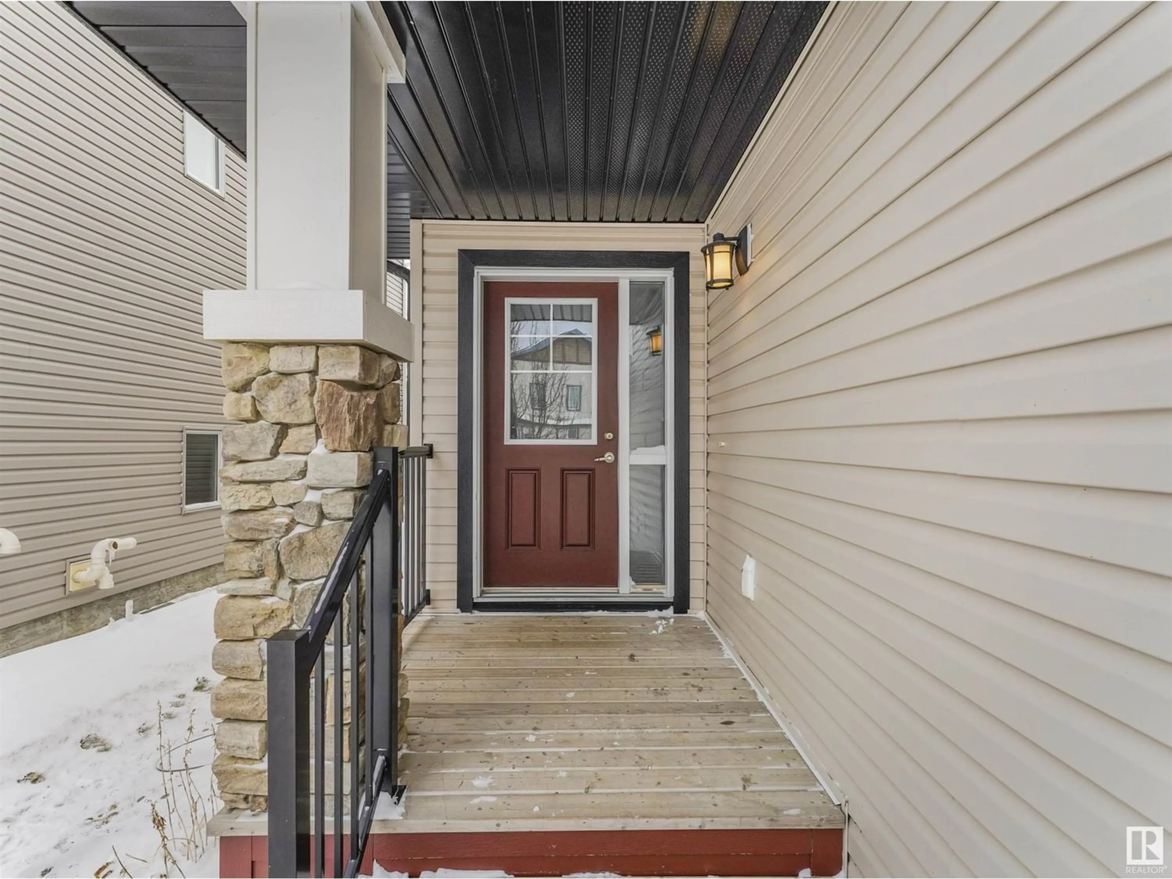 Indoor entryway for 638 ALLARD BV SW, Edmonton Alberta T6W2G3