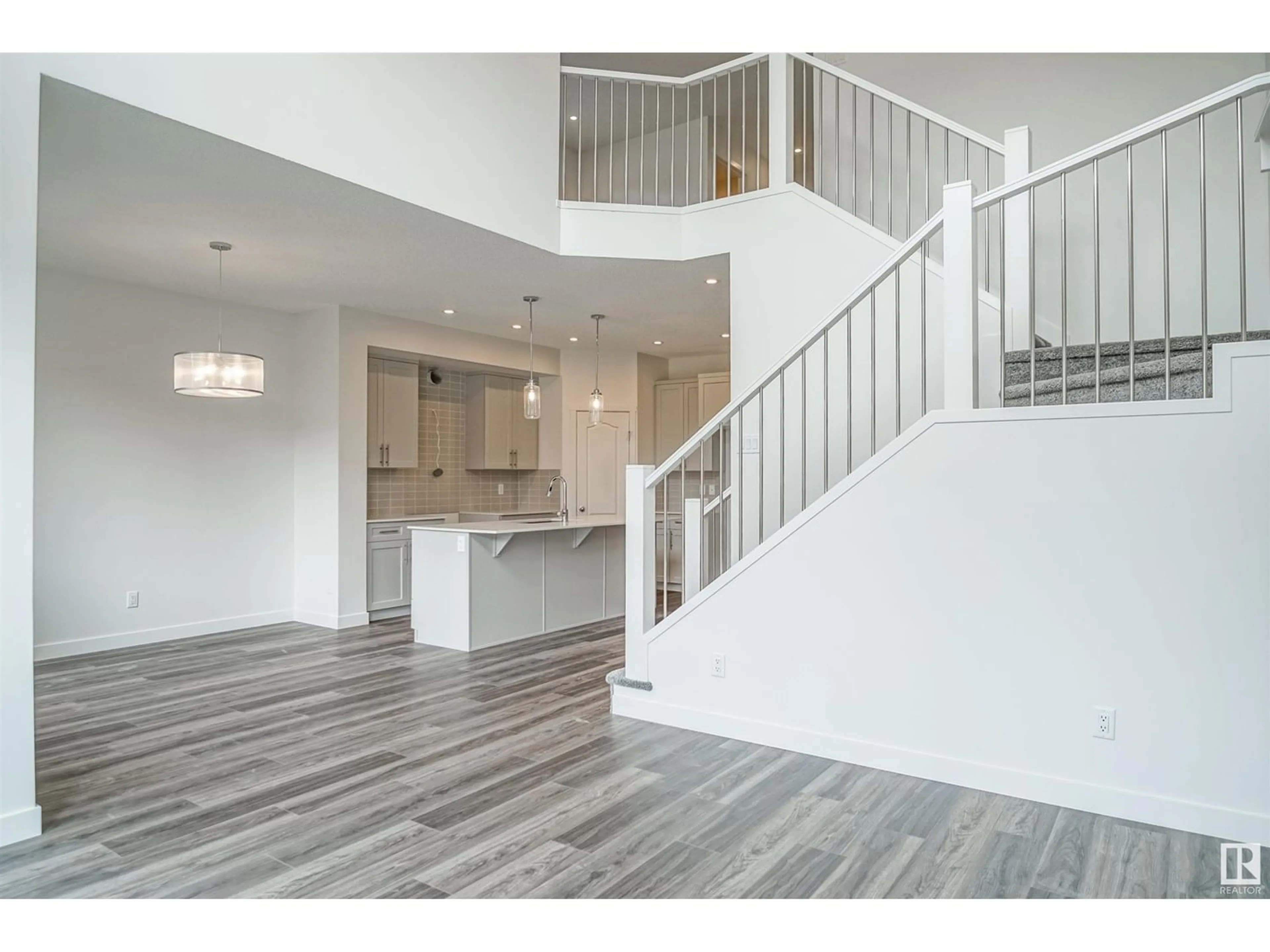 Indoor entryway for 18135 70 ST NW, Edmonton Alberta T5Z0V6