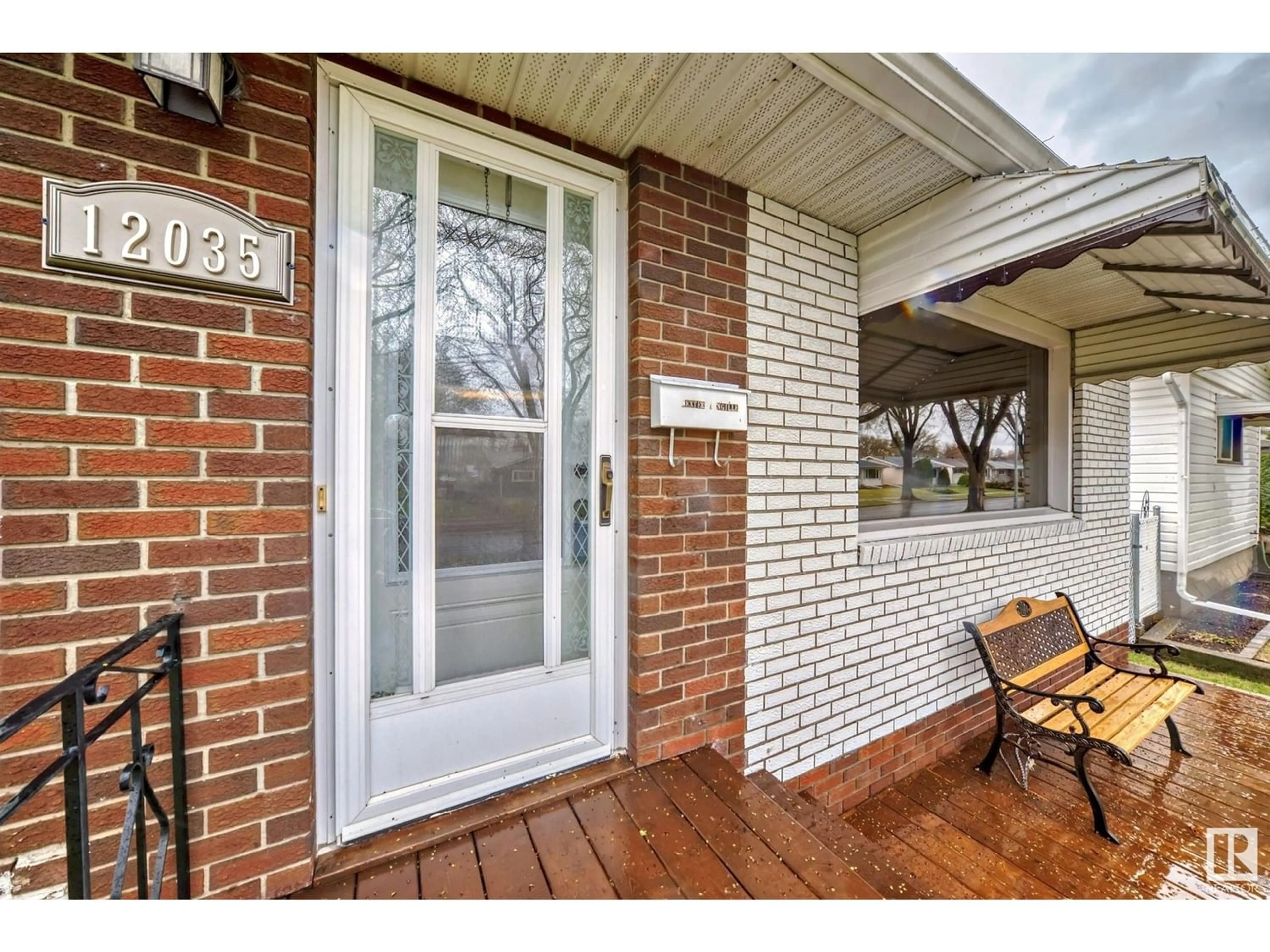 Indoor entryway for 12035 52 ST NW, Edmonton Alberta T5W3J7