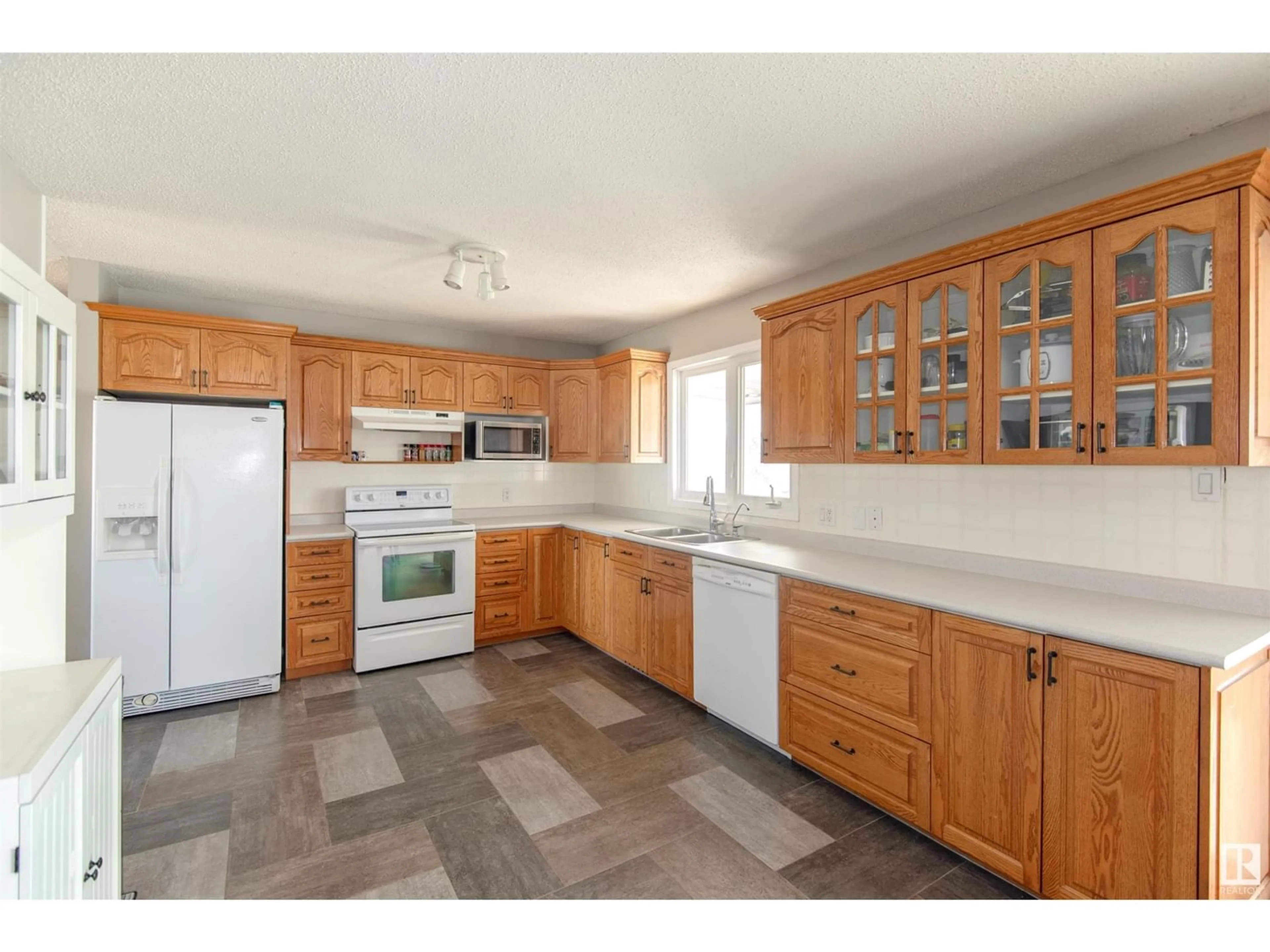 Kitchen for 4304 44 AV, Bonnyville Town Alberta T9N1W7