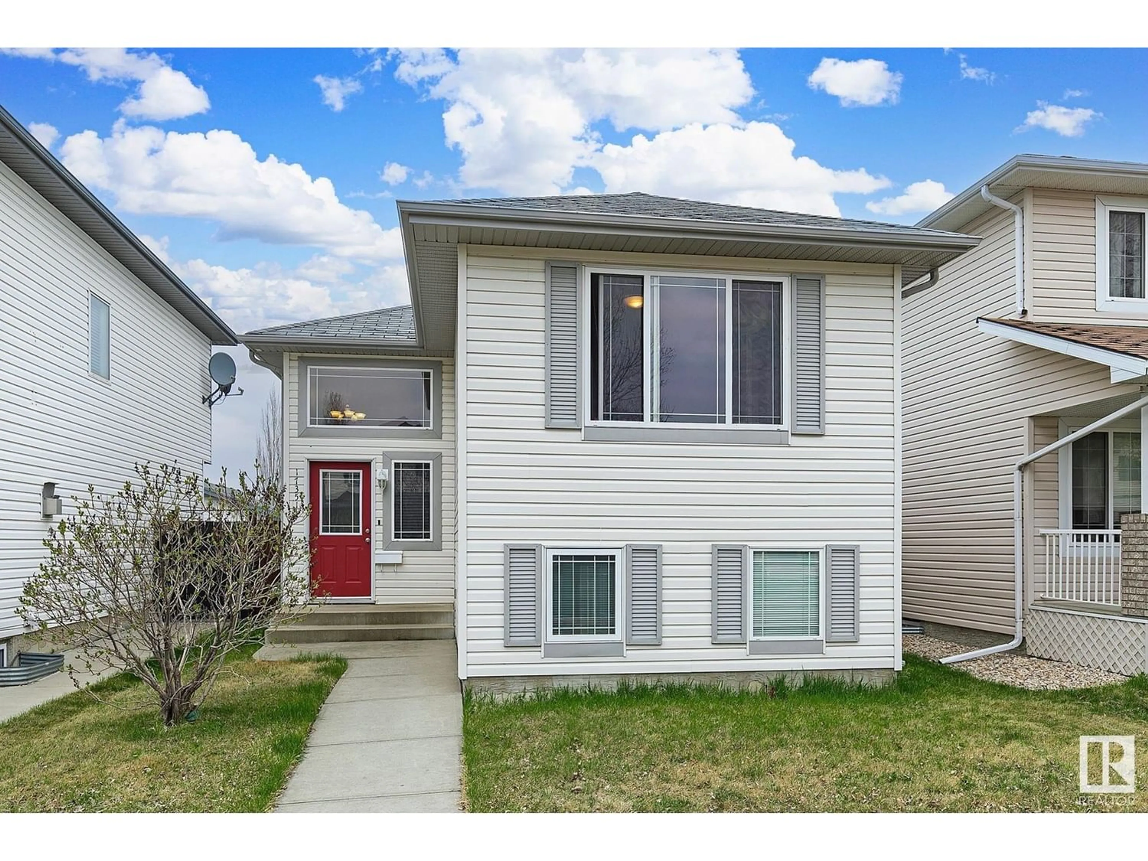 Frontside or backside of a home for 17351 90 ST NW, Edmonton Alberta T5Z3W6