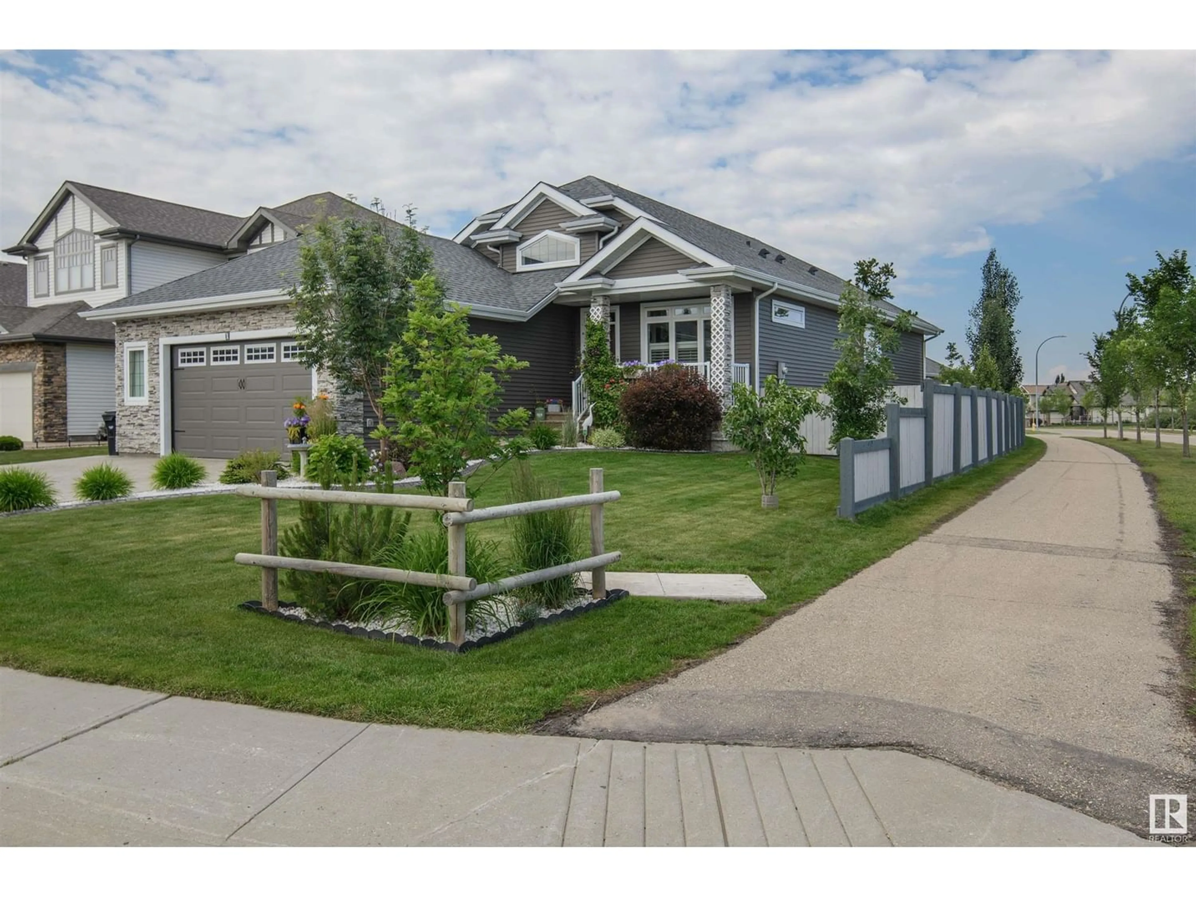 Frontside or backside of a home for 1 LINCOLN GA, Spruce Grove Alberta T7X0N5