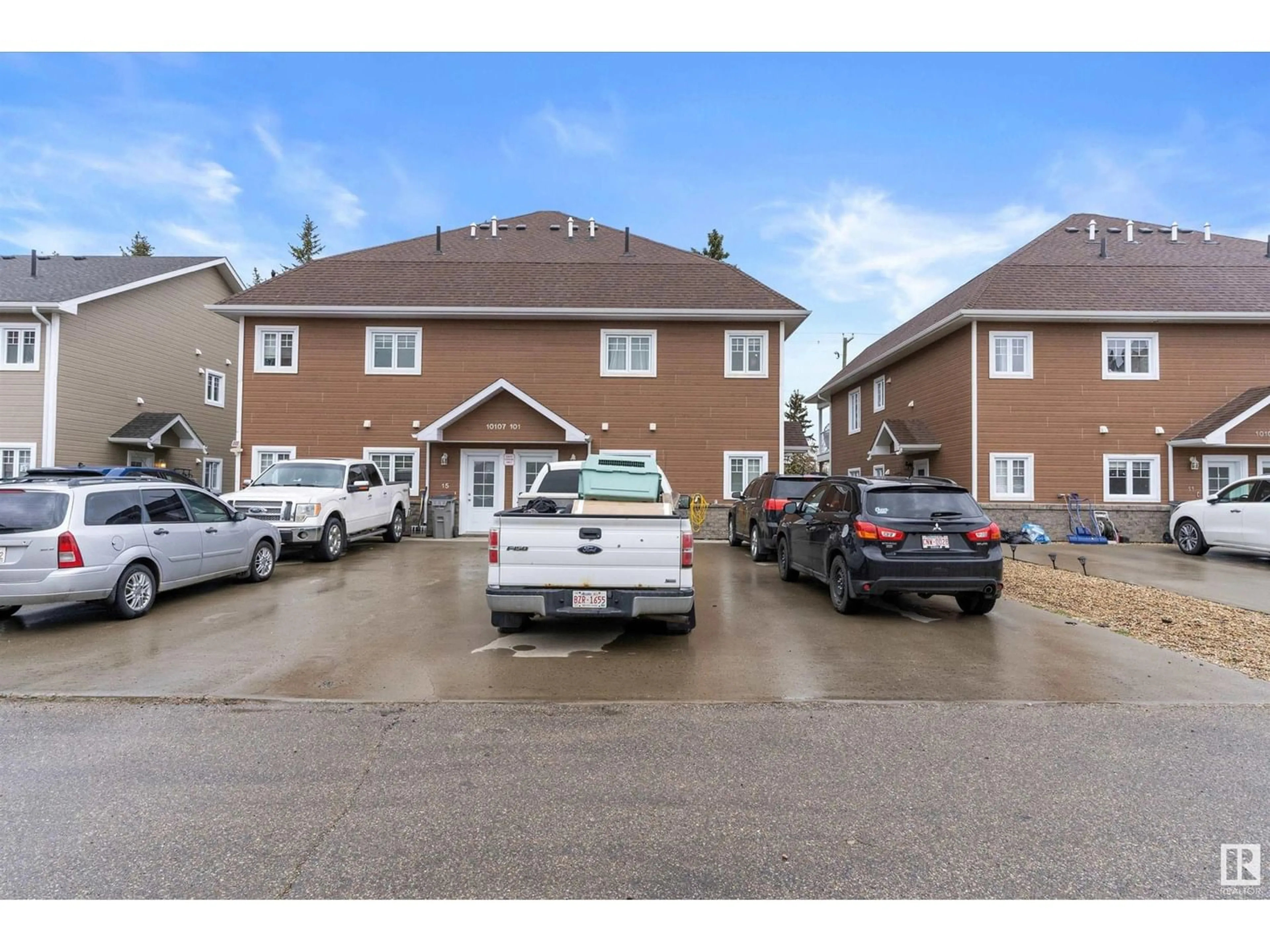 A pic from exterior of the house or condo for #14 10107 101 AV, Morinville Alberta T8R1A6