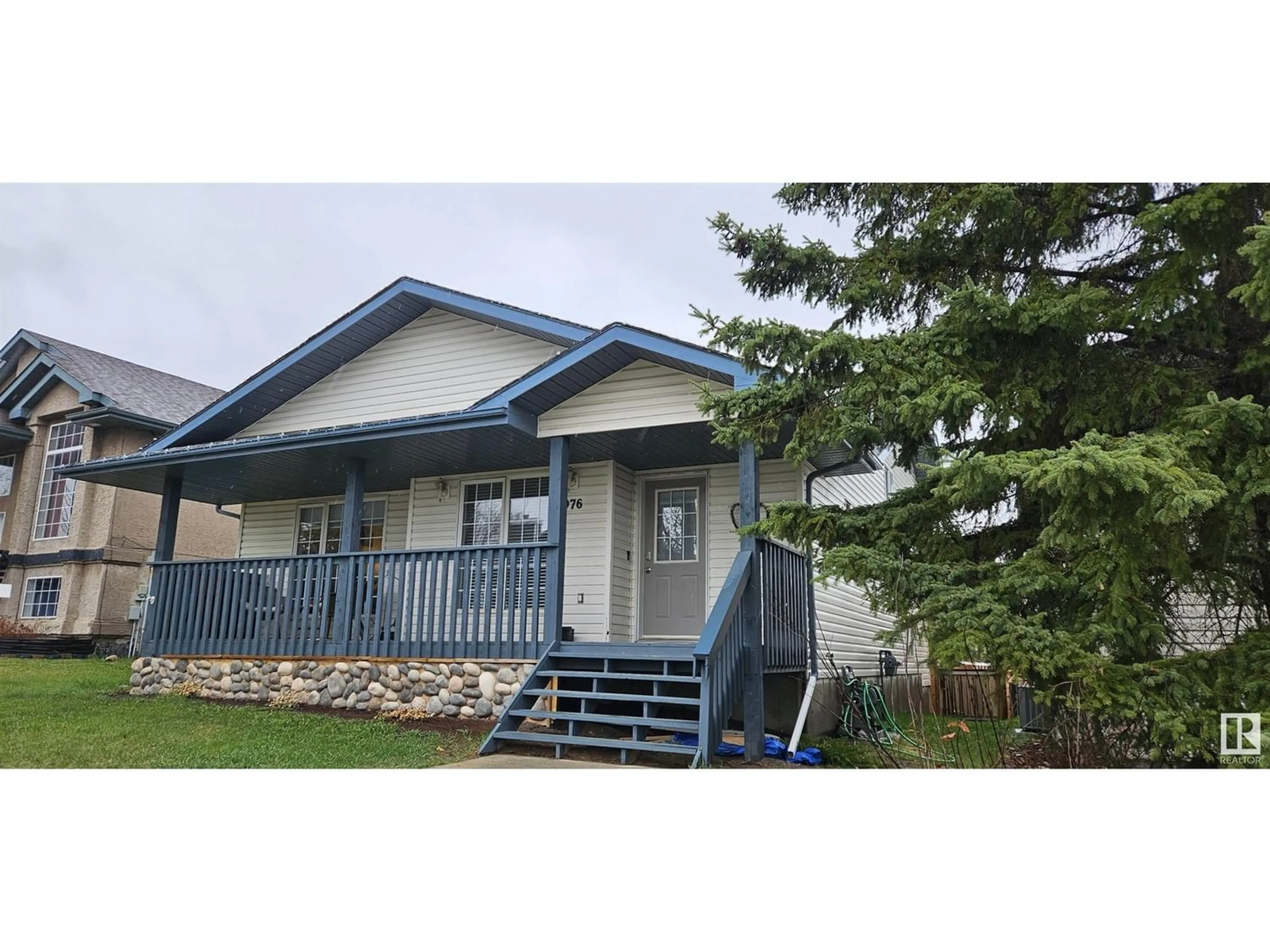 Frontside or backside of a home for 976 JIM COMMON DR, Sherwood Park Alberta T8H1V1