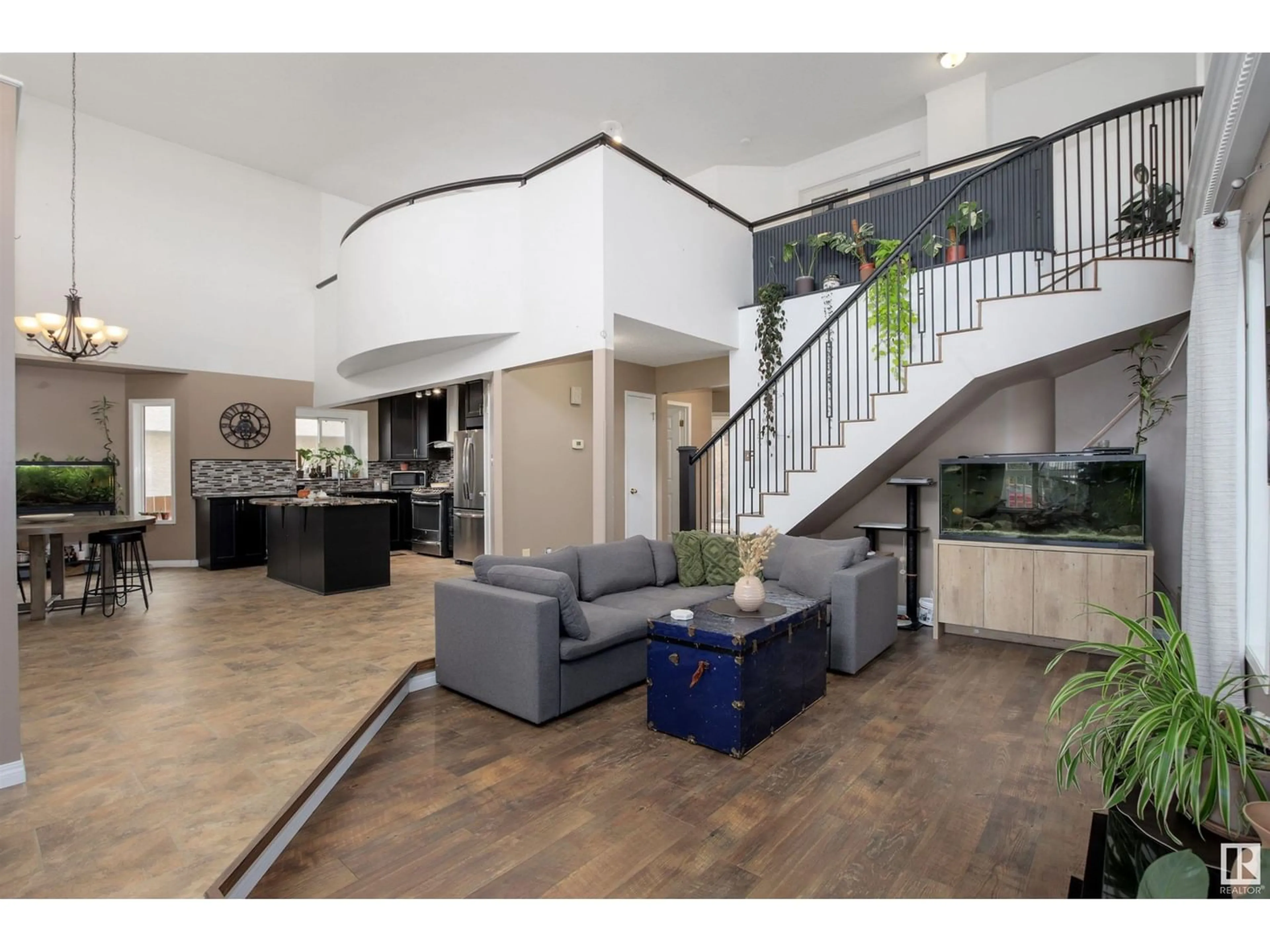 Indoor lobby for 157 CALICO DR, Sherwood Park Alberta T8A5P9