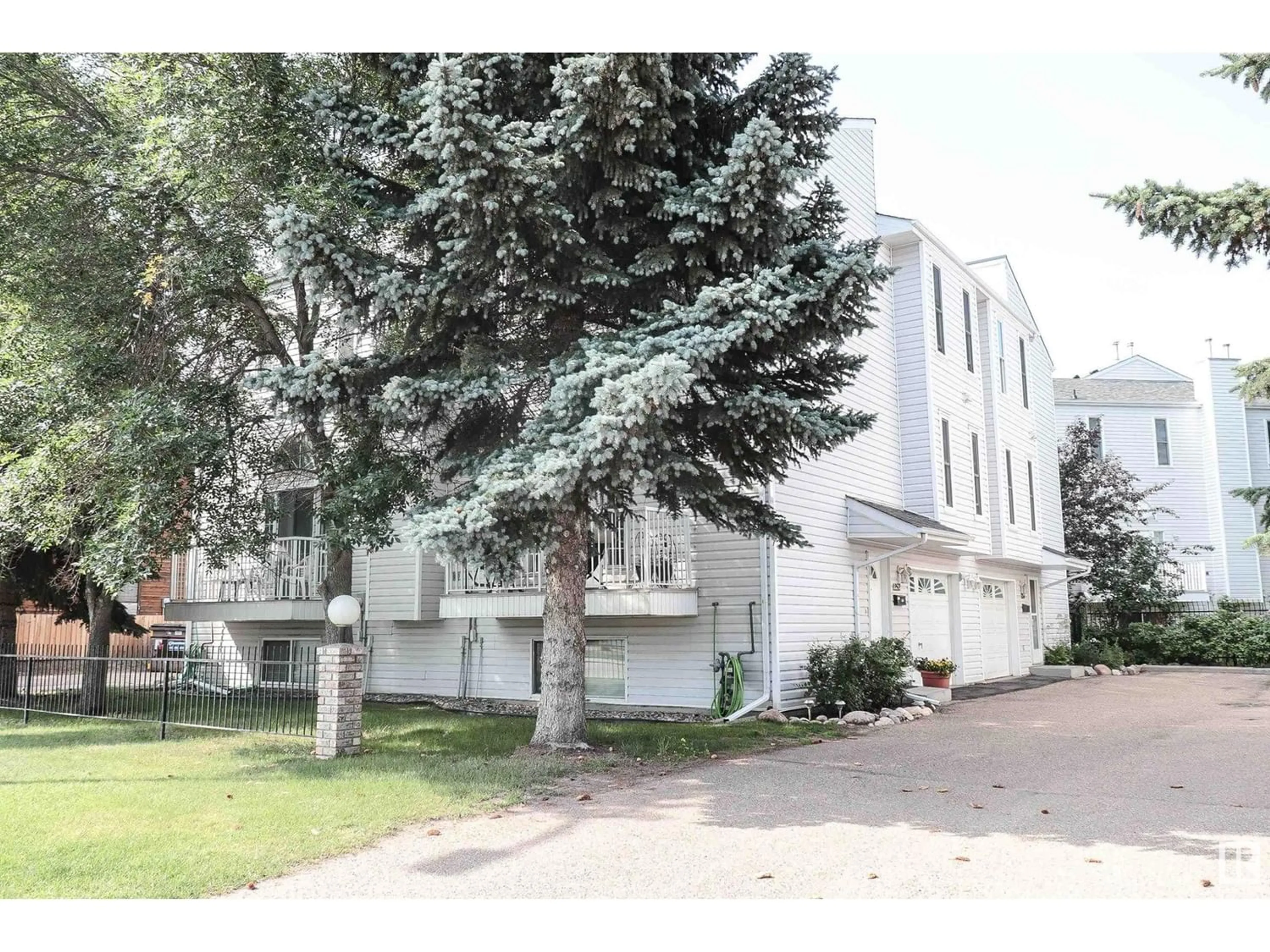 A pic from exterior of the house or condo for 1252 48 ST NW, Edmonton Alberta T6L6R6