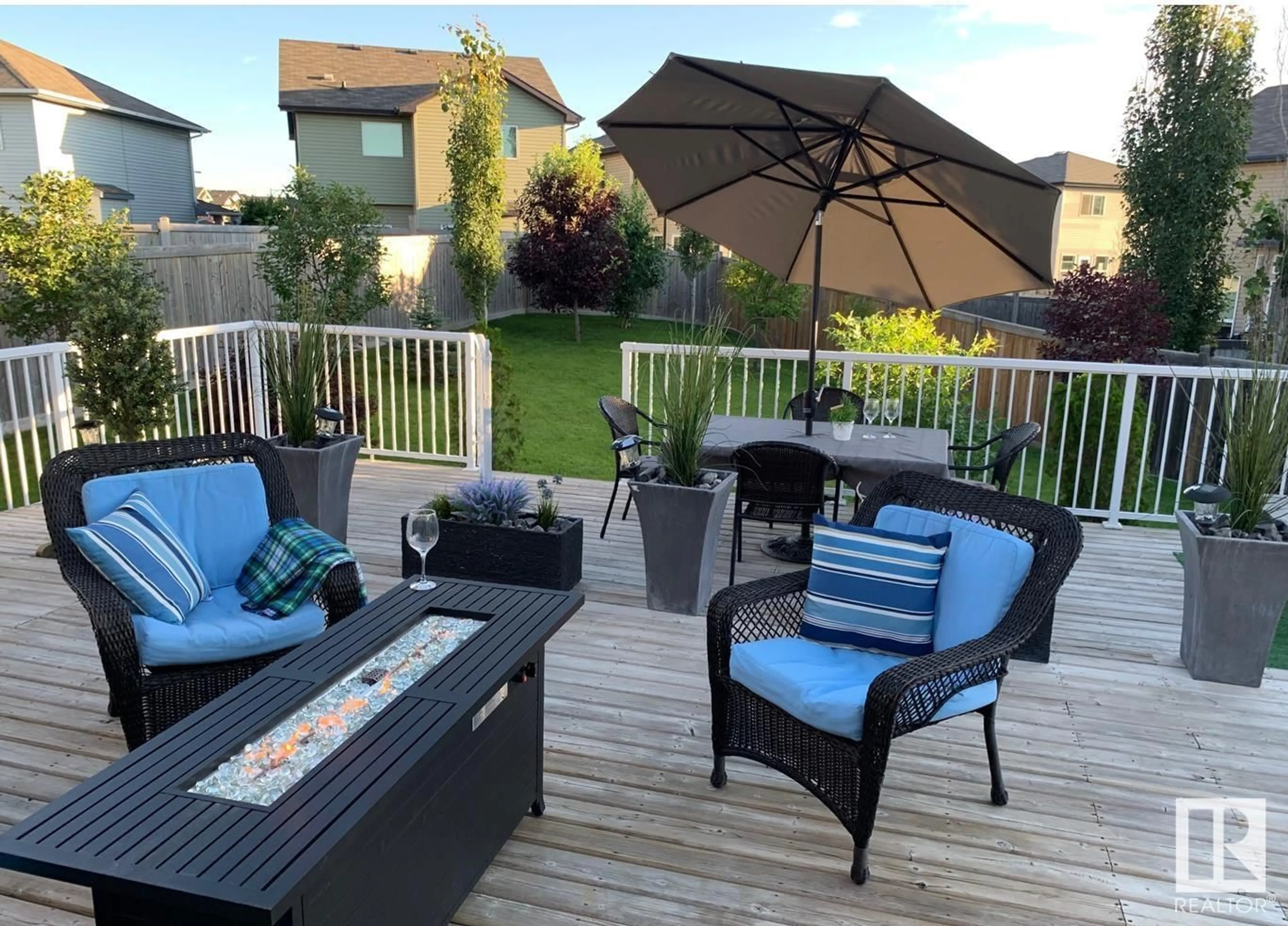 Patio for 3223 22 AV NW, Edmonton Alberta T6T0K6