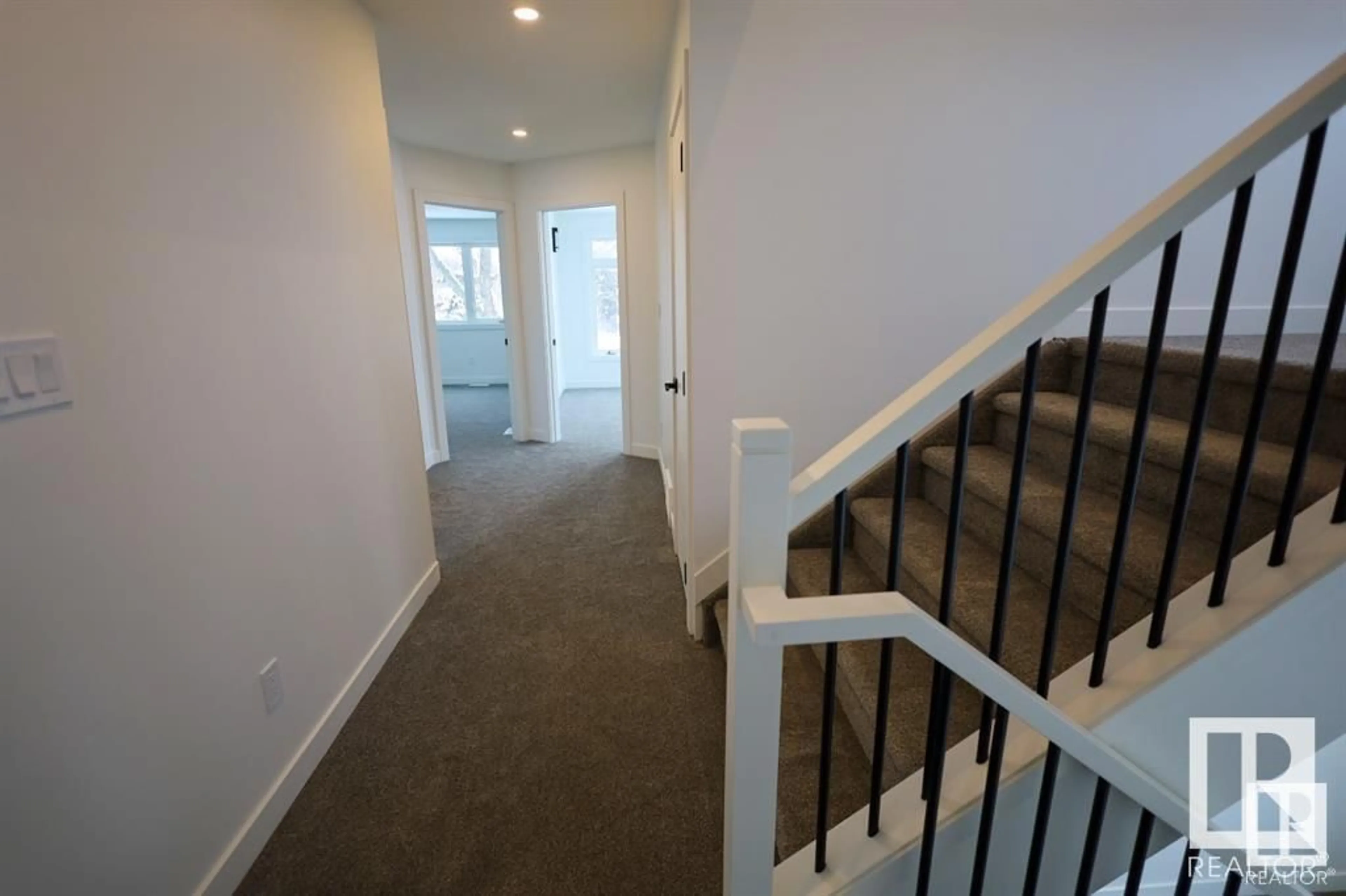 Indoor foyer for 7810 98A AV NW, Edmonton Alberta T6A0C6