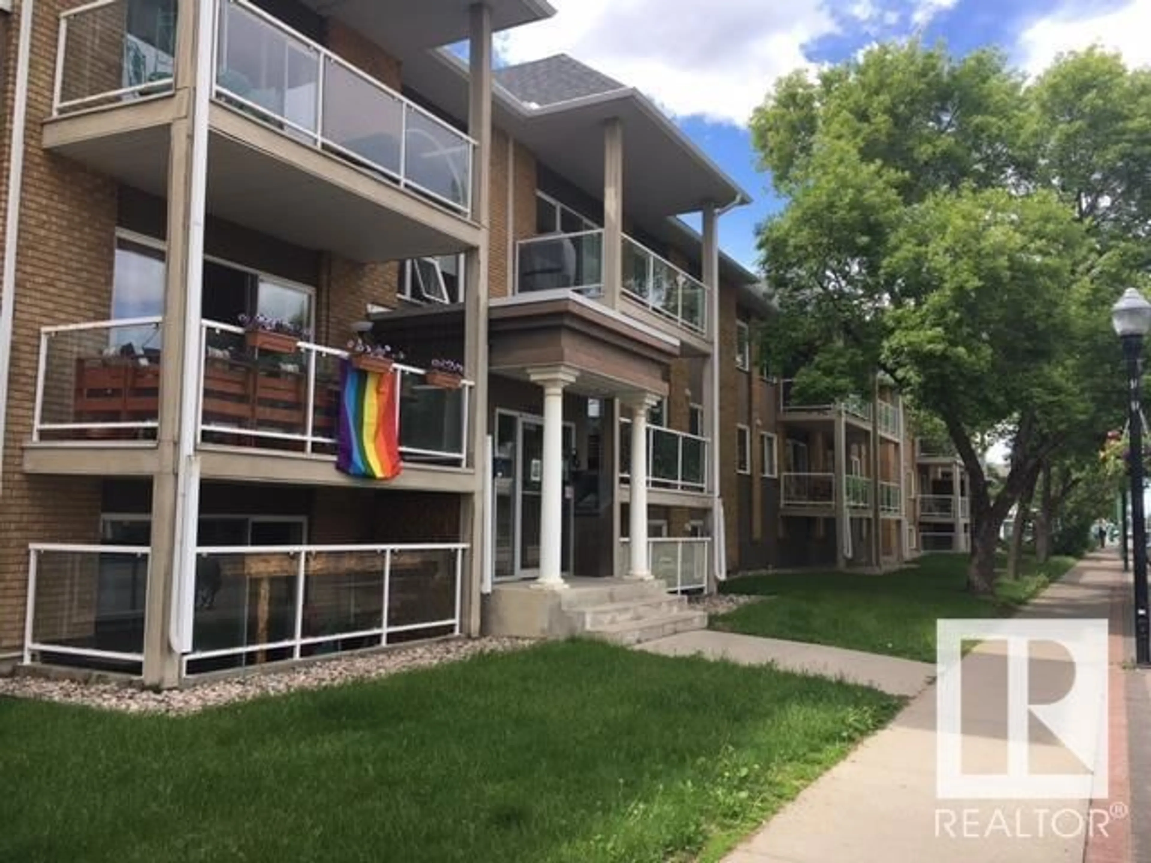 A pic from exterior of the house or condo for #5 11008 124 ST NW, Edmonton Alberta T5M0J4