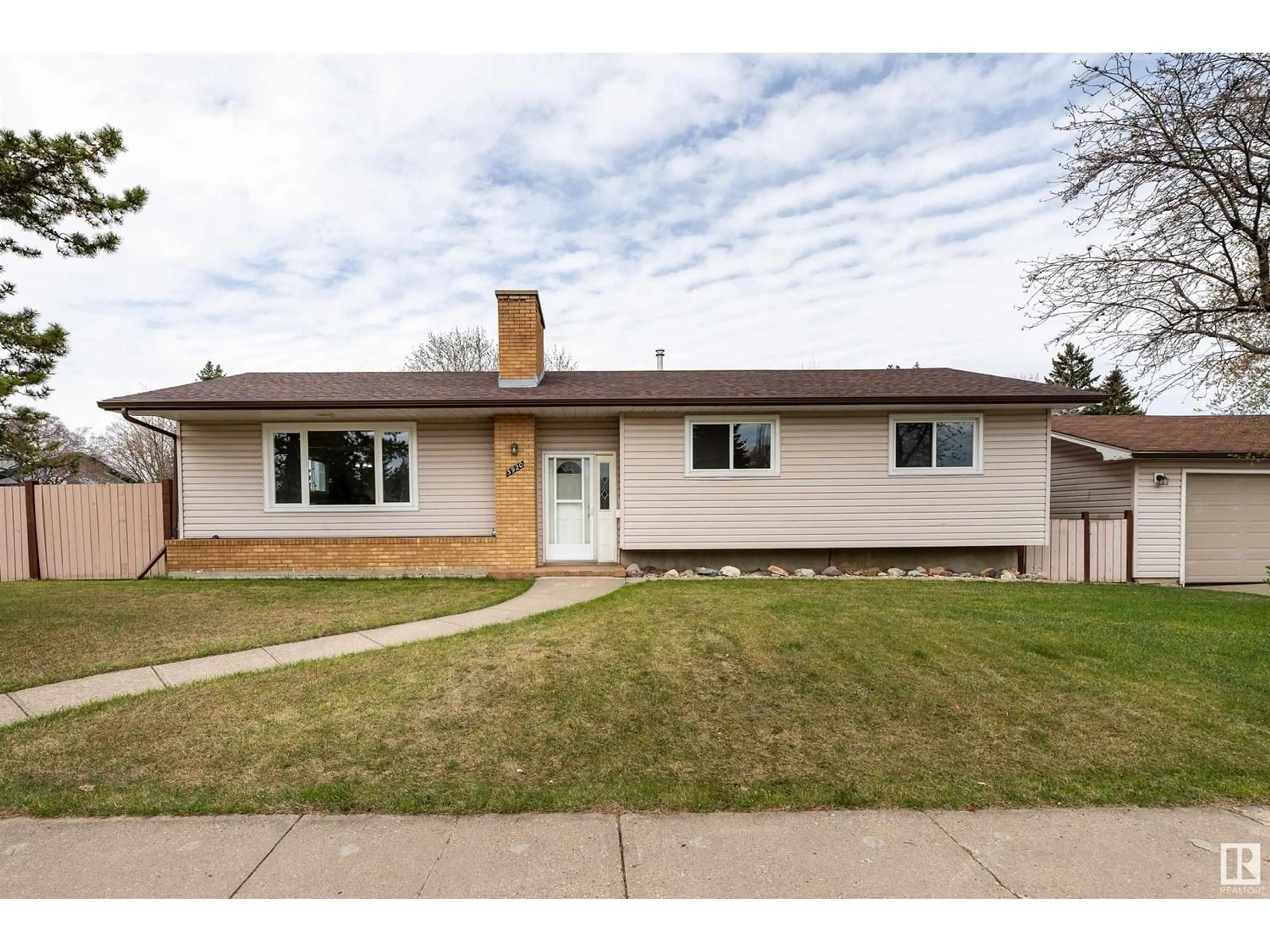 Frontside or backside of a home for 3920 117 ST NW, Edmonton Alberta T6J1T3