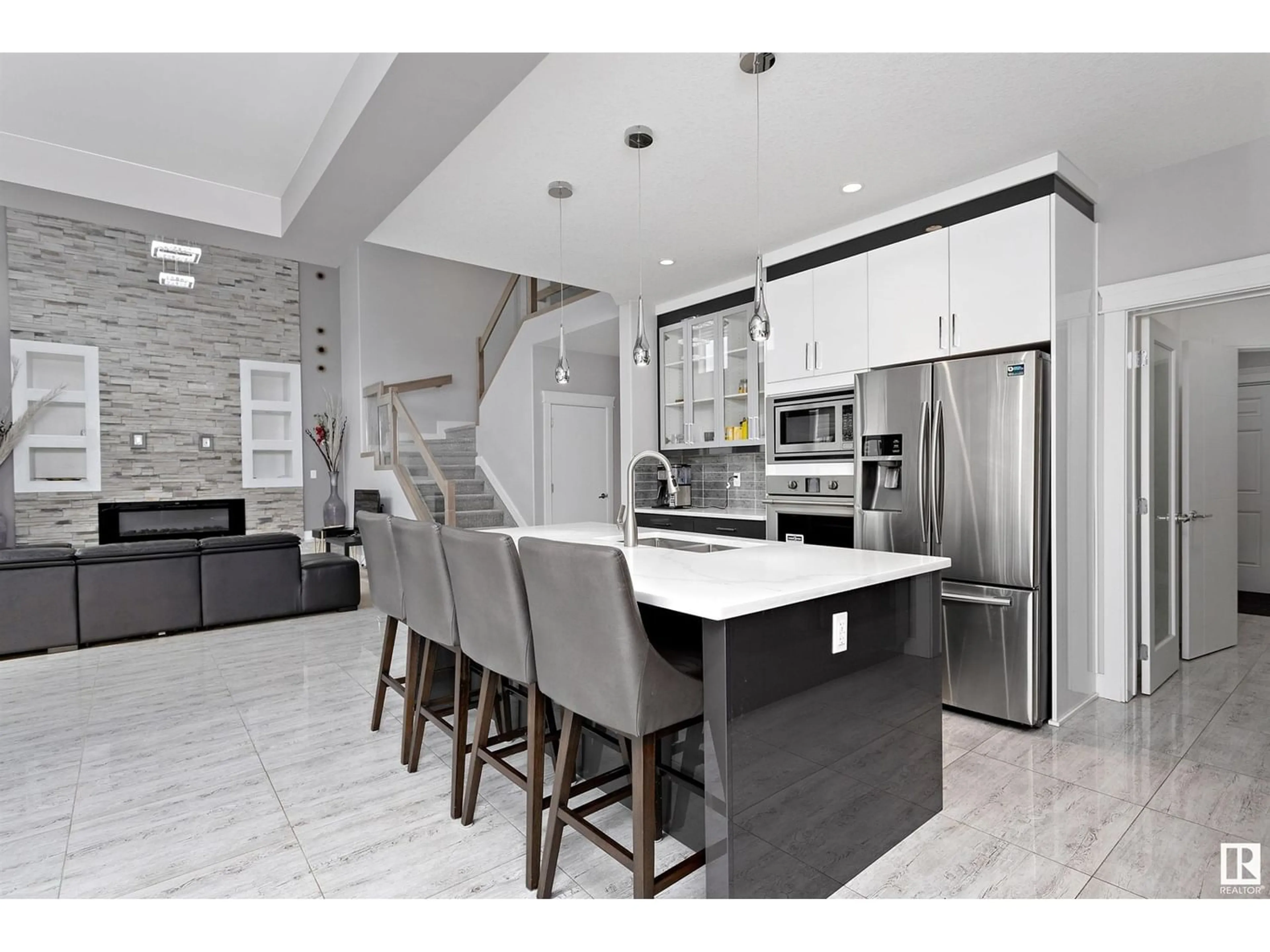 Contemporary kitchen for 16770 61 ST NW, Edmonton Alberta T5Y3S5